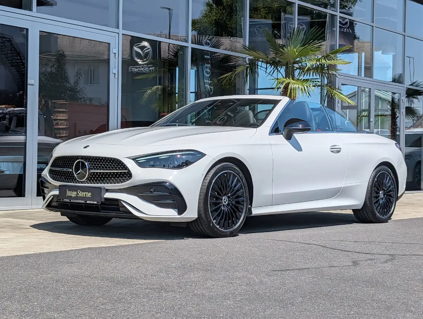 Mercedes-Benz CLE 300 4MATIC Cabriolet Distr KeyGo PTS AMG Navi Weiß - 2