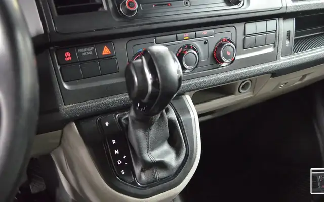 Volkswagen Transporter view 12