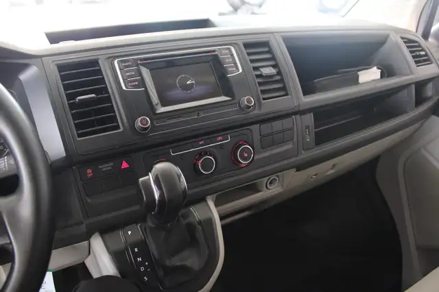 Volkswagen Transporter view 11