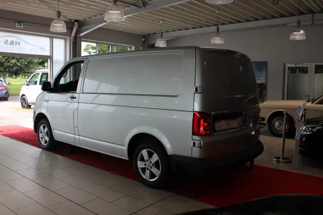 Volkswagen Transporter view 2
