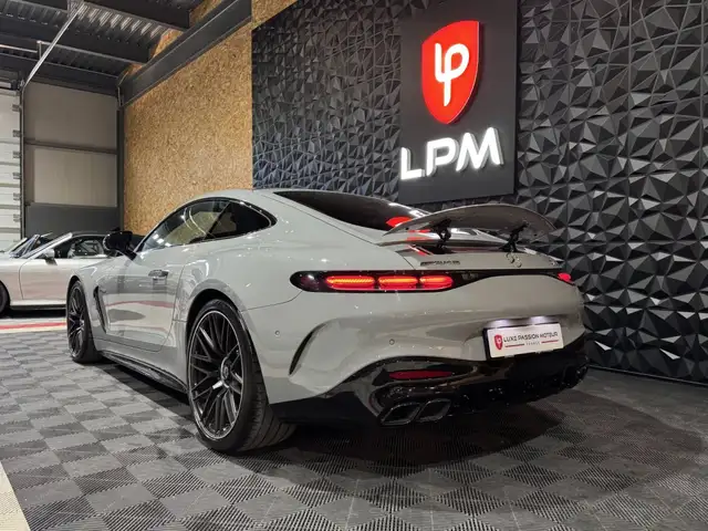 Mercedes-Benz Amg GT view 5