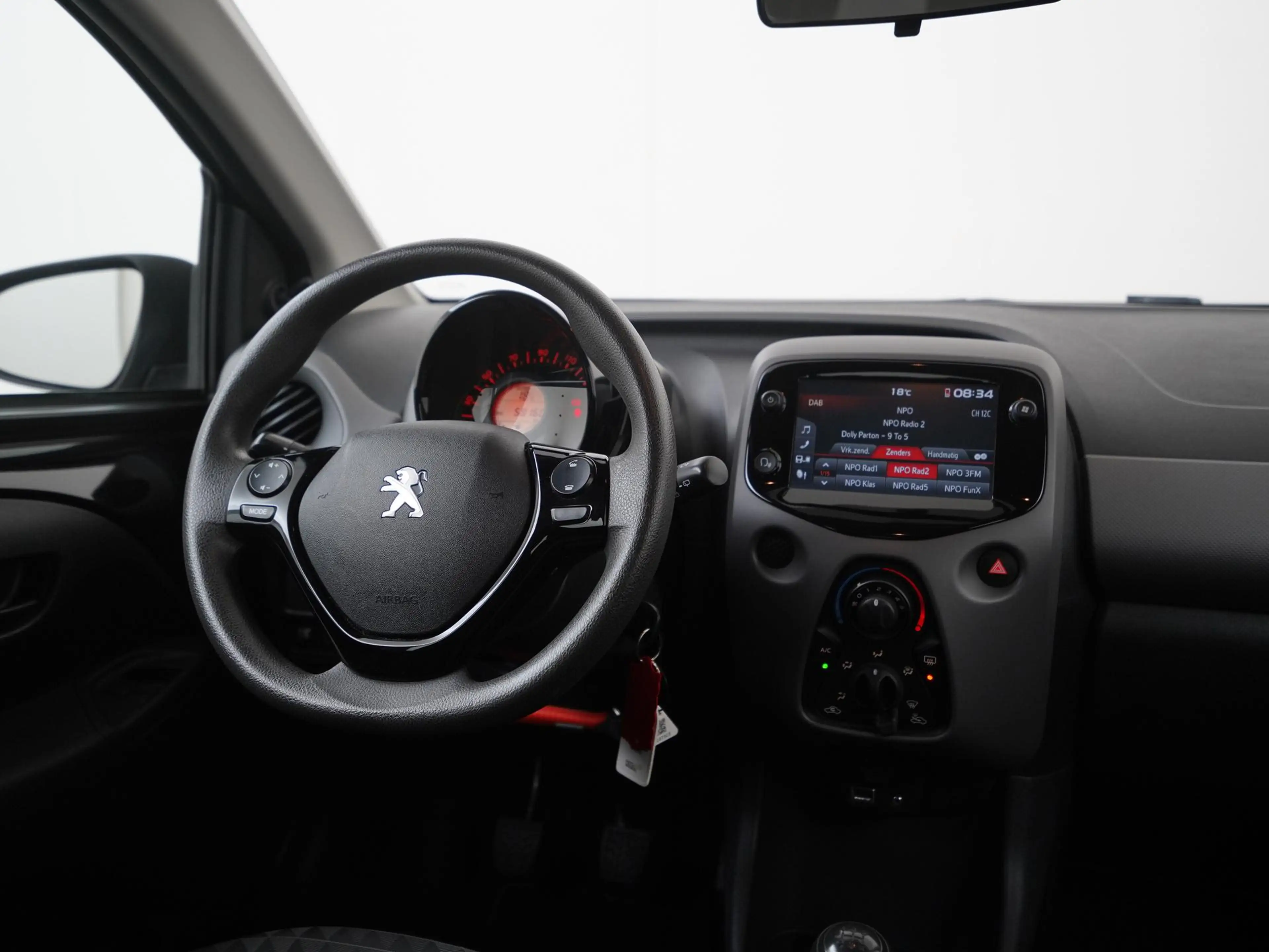 Peugeot 108 1.0 e-VTi Active | Camera | Apple/Android Carplay — photo 5