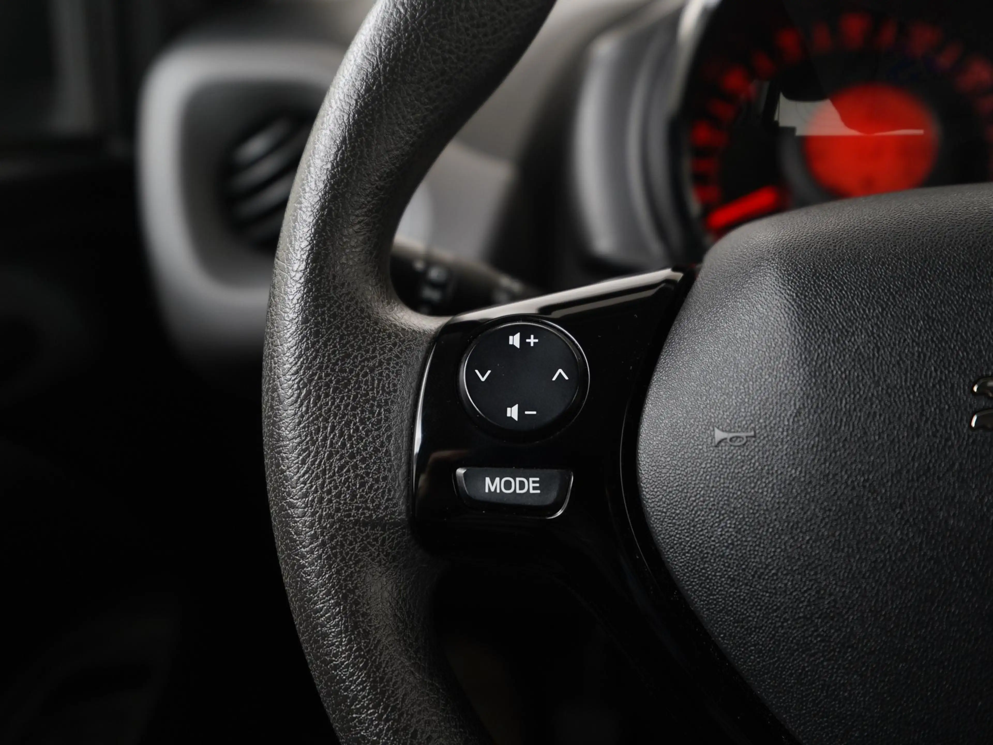 Peugeot 108 1.0 e-VTi Active | Camera | Apple/Android Carplay — photo 7