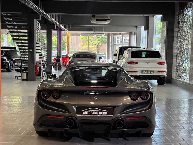 Ferrari F8 Tributo Coupé DCT LIFT~RACING SEATS~KAMERA — photo 6