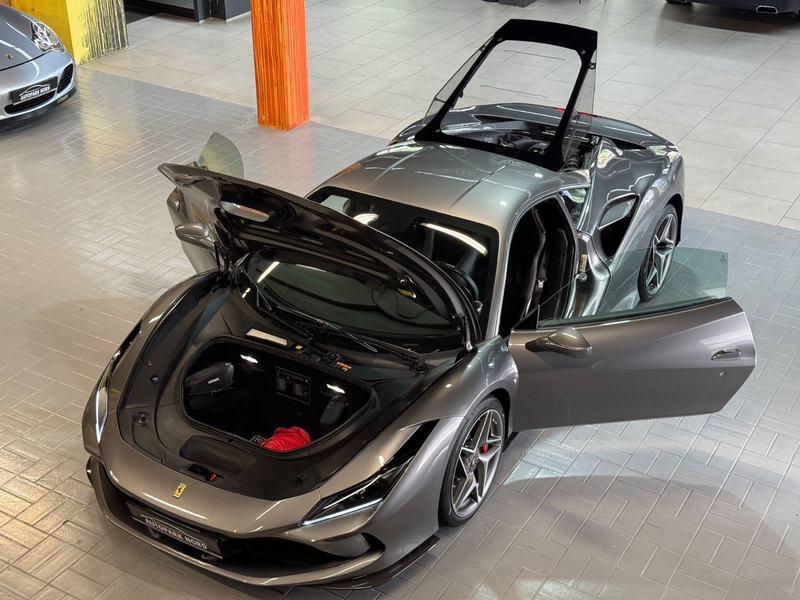 Ferrari F8 Tributo Coupé DCT LIFT~RACING SEATS~KAMERA — photo 12