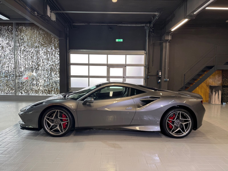 Ferrari F8 Tributo Coupé DCT LIFT~RACING SEATS~KAMERA — photo 4
