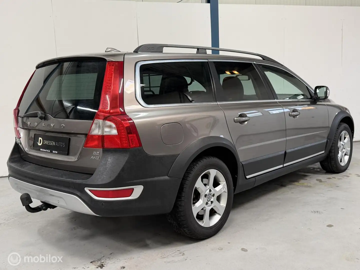 Volvo XC70 3.2 Summum LEER / XENON / FOUR-C / DYNAUDIO Grijs - 2