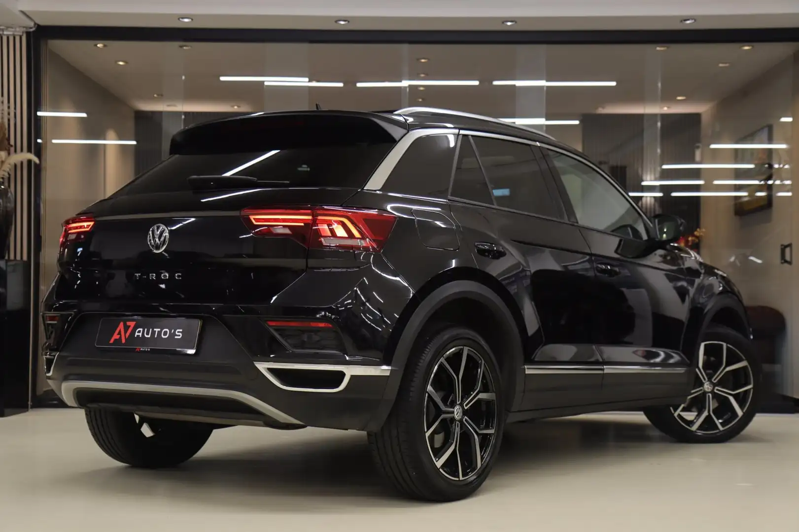 Volkswagen T-Roc 1.5 TSI Sport PANODAK/STOELV/LANEASSIST/ACC/CAM/VO Zwart - 2
