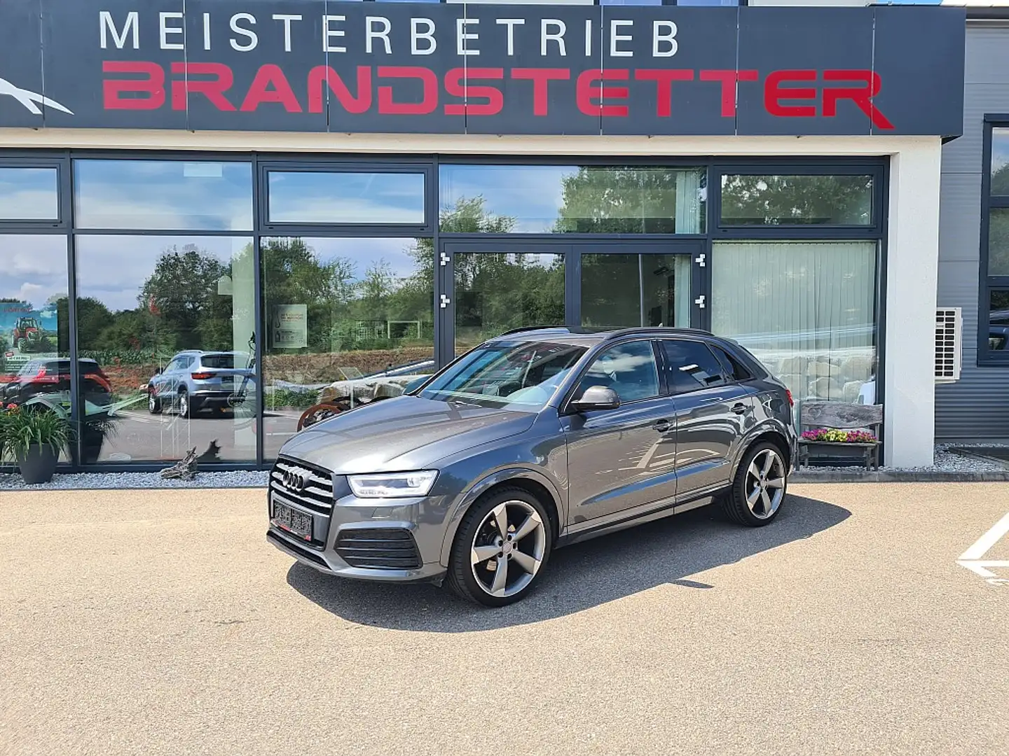 Audi Q3 2,0 TDI Sport quattro S-tronic/ S - Line Grigio - 1