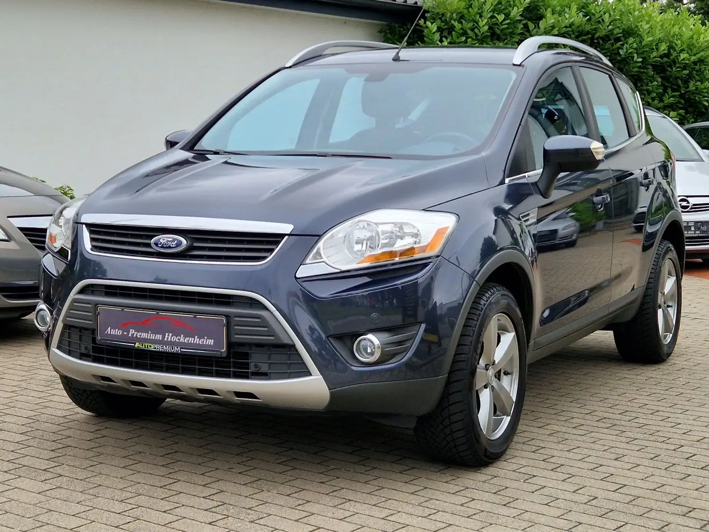 Ford Kuga Titanium/ (1-HAND) / ÖLSERVICE NEU/SHF/ZHS/ Grigio - 1