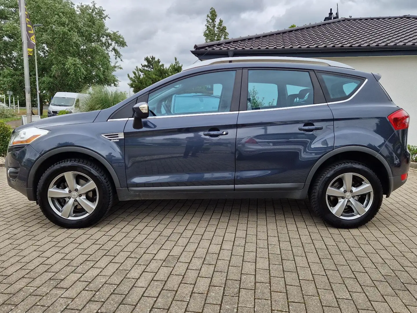 Ford Kuga Titanium/ (1-HAND) / ÖLSERVICE NEU/SHF/ZHS/ Grigio - 2