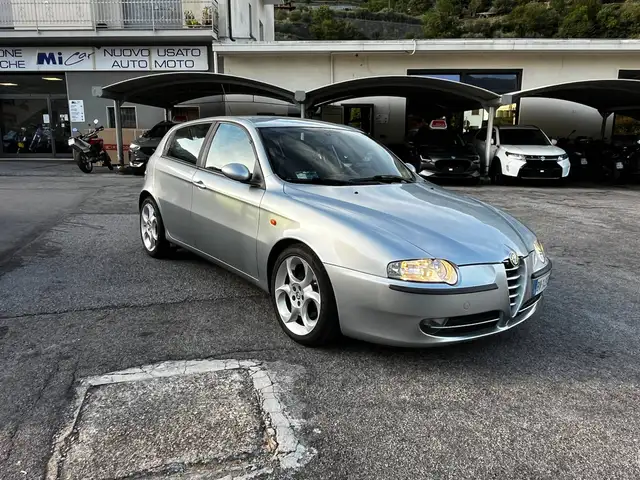 Alfa Romeo 147 147 5p 1.6 ts Distinctive 120cv