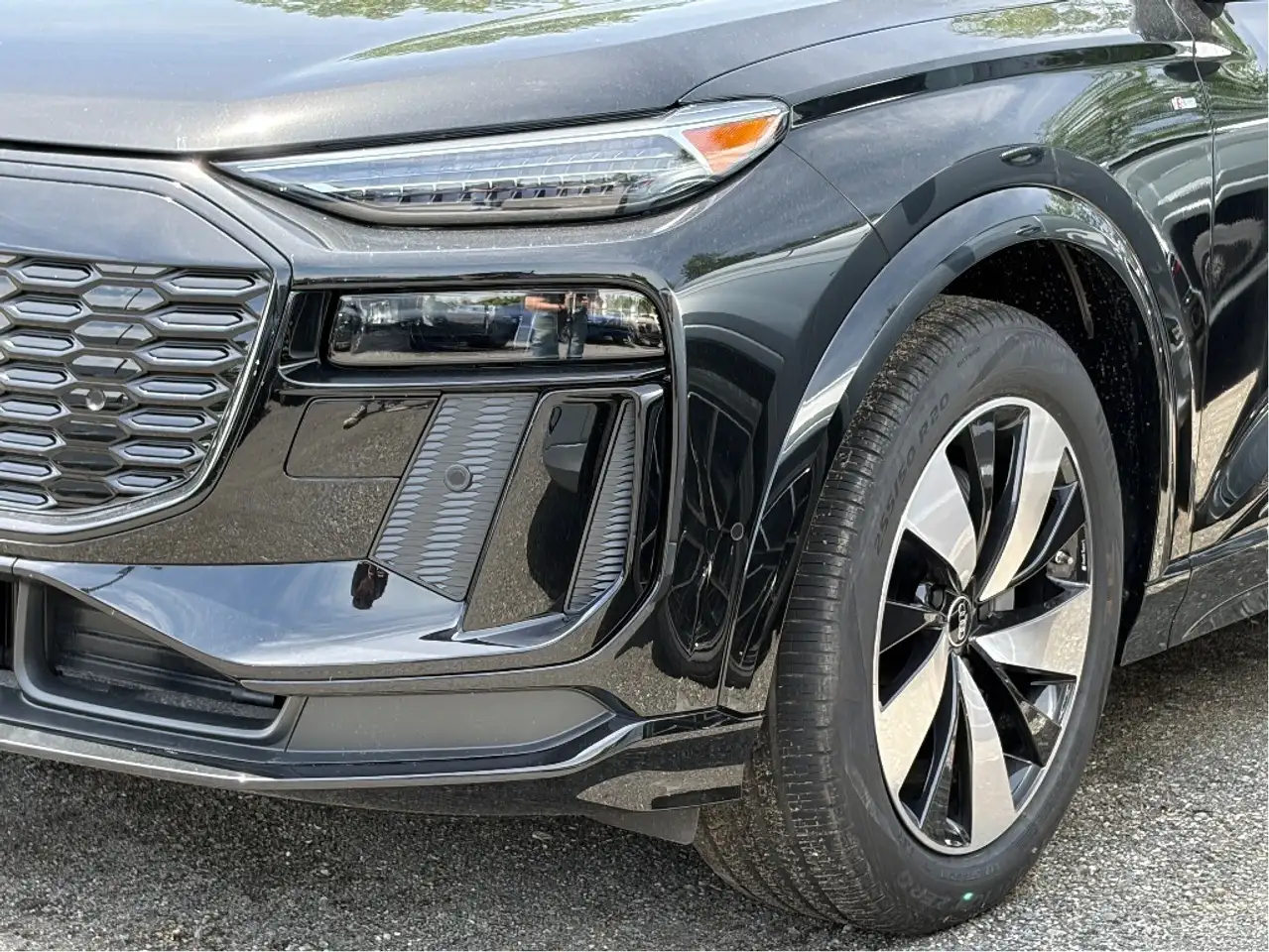 Audi Q6 e-tron снимка Audi Q6 e-tron