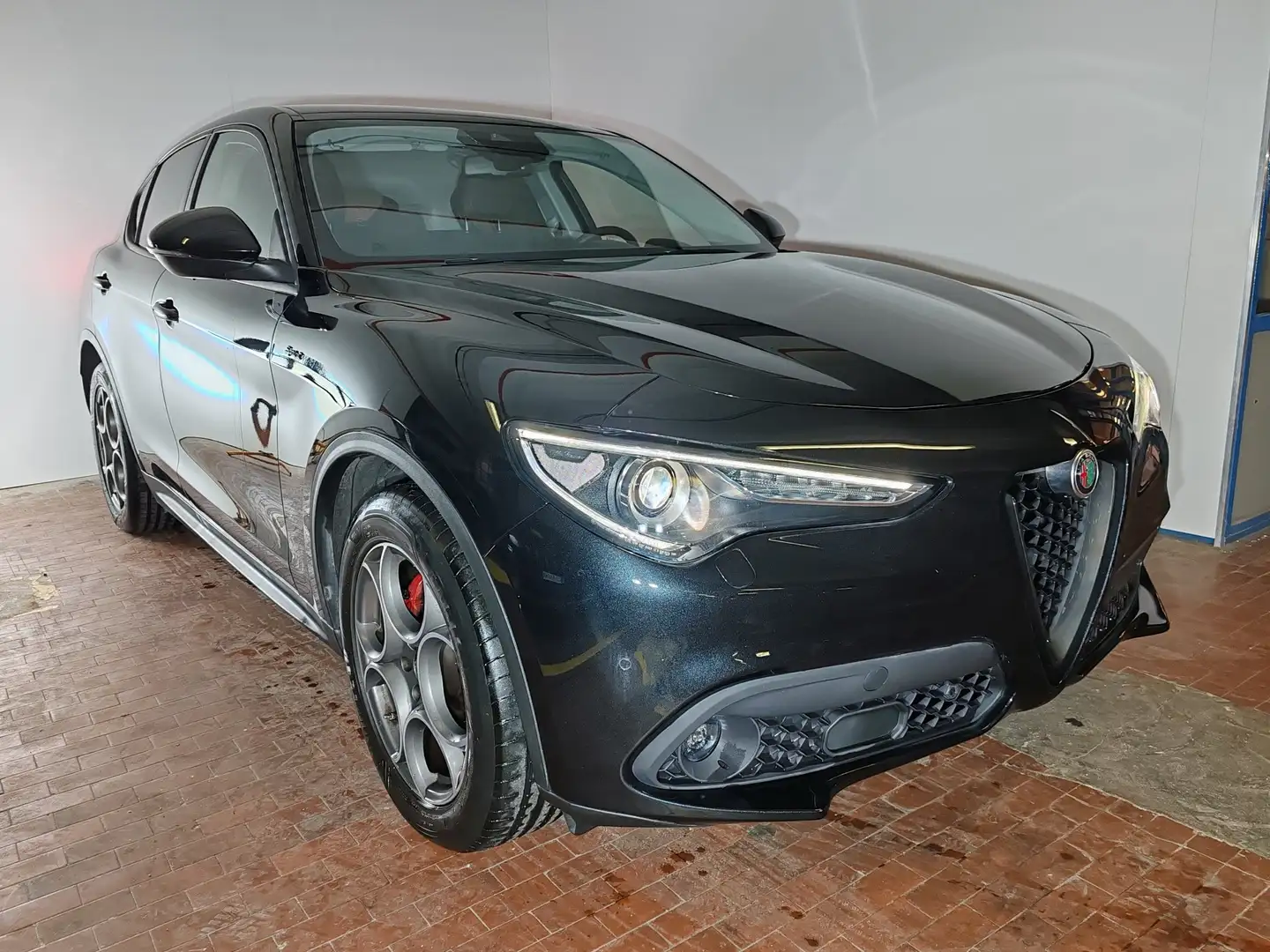 Alfa Romeo Stelvio 2.2d 190cv Sprint Q4 Navi+Palette al Vol.+Camera Чорний - 1