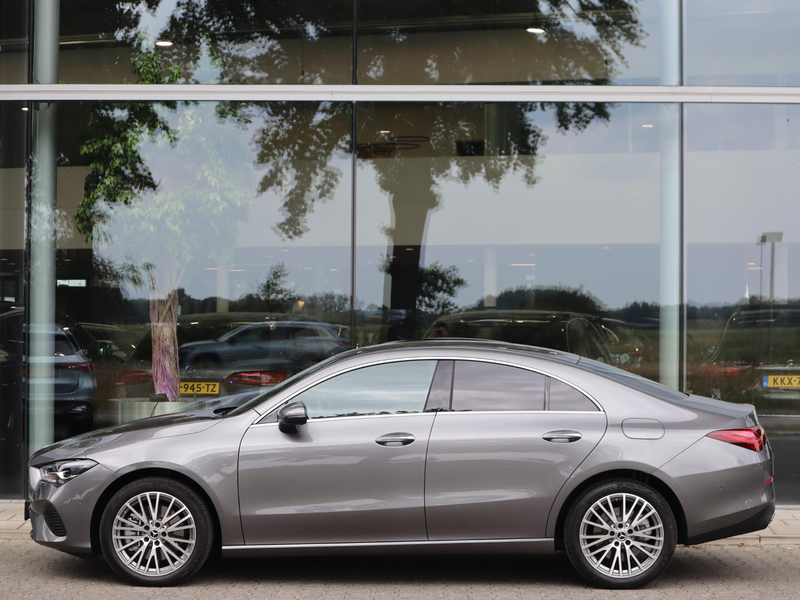 Mercedes-Benz CLA 250 e Star Edition Luxury Line — photo 4