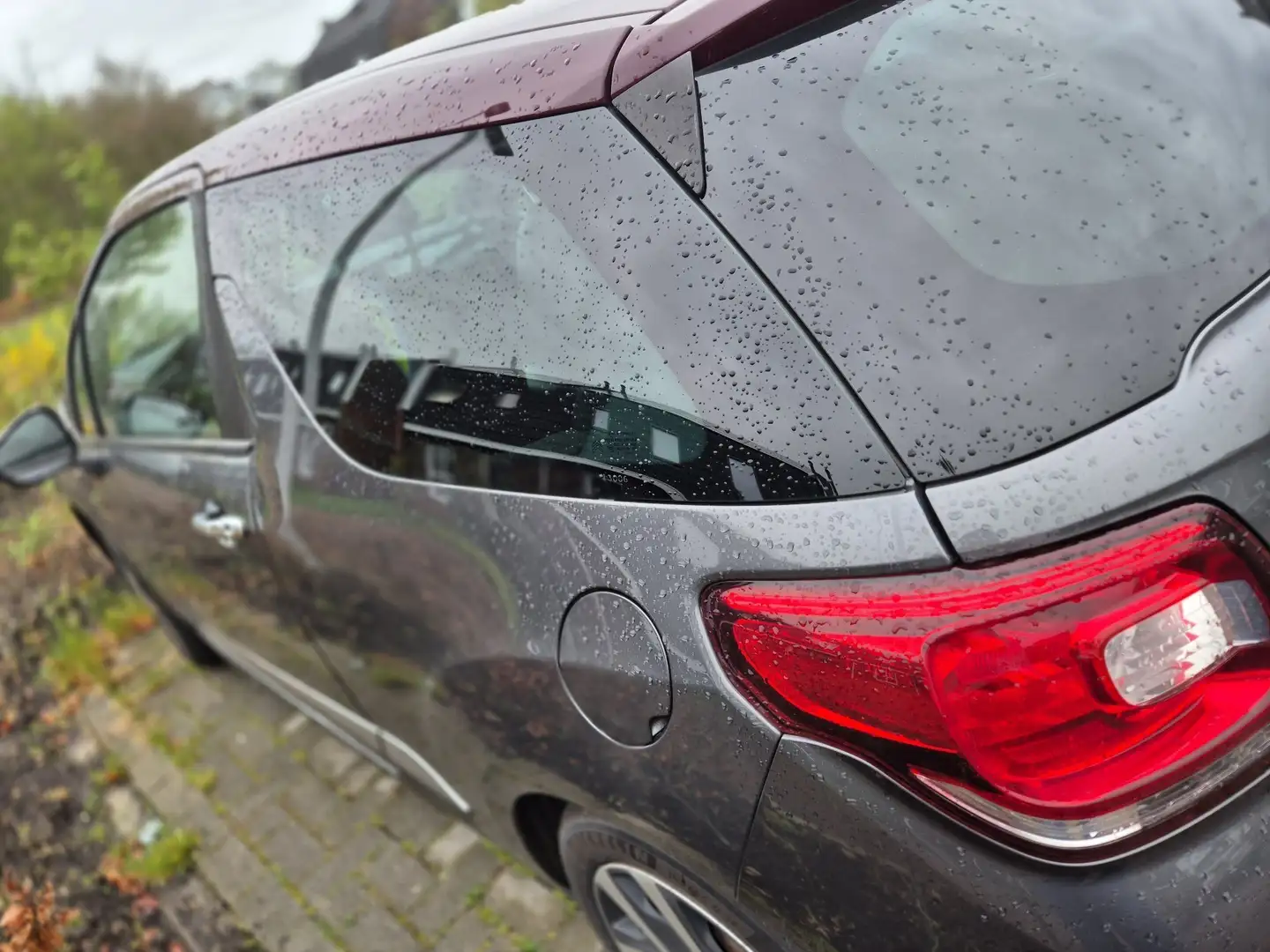 Citroen DS3 1.2 VTi Chic Grijs - 2