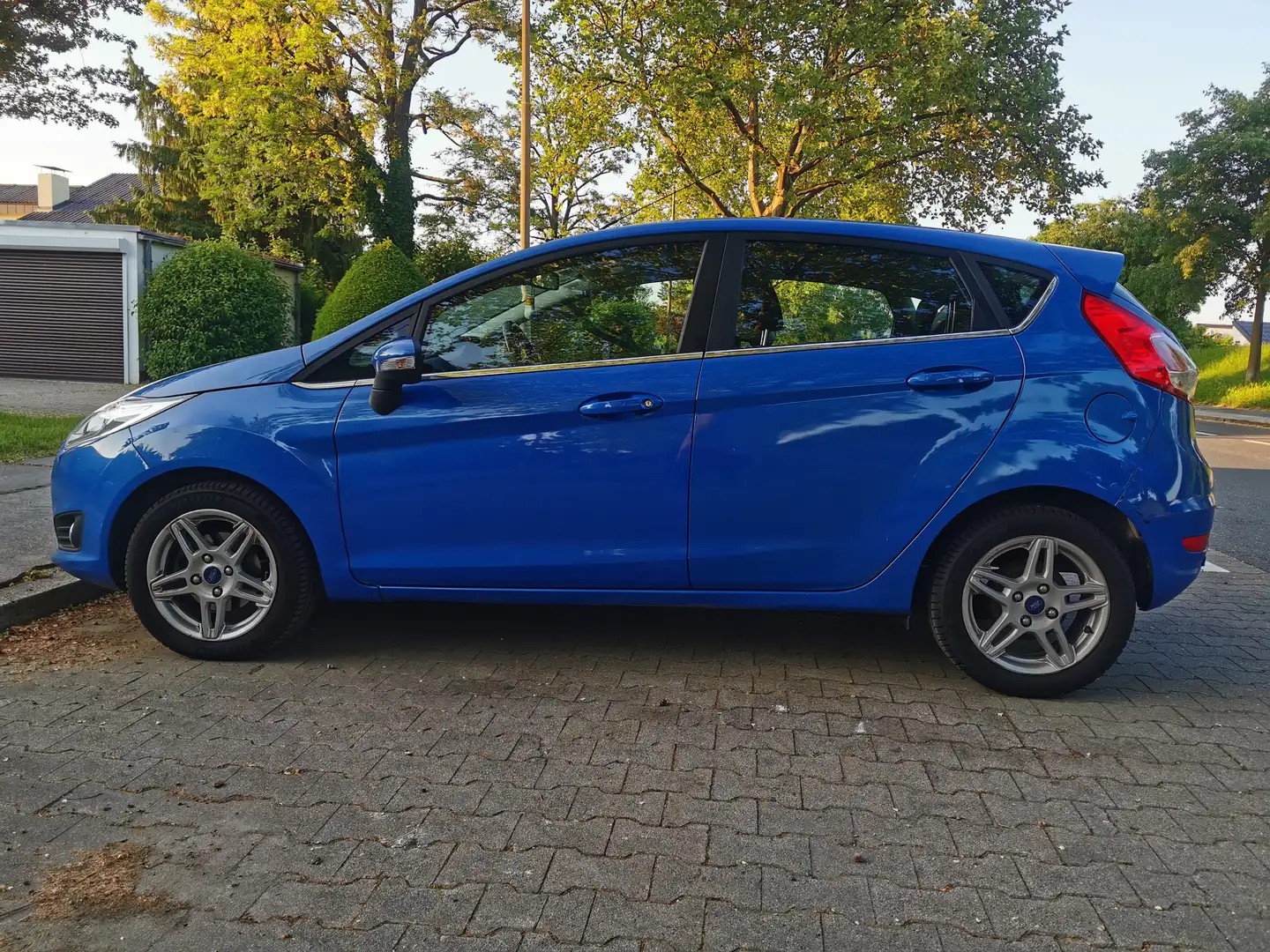 Ford Fiesta Titanium 1,0 EcoBoost Start/Stop Blau - 1