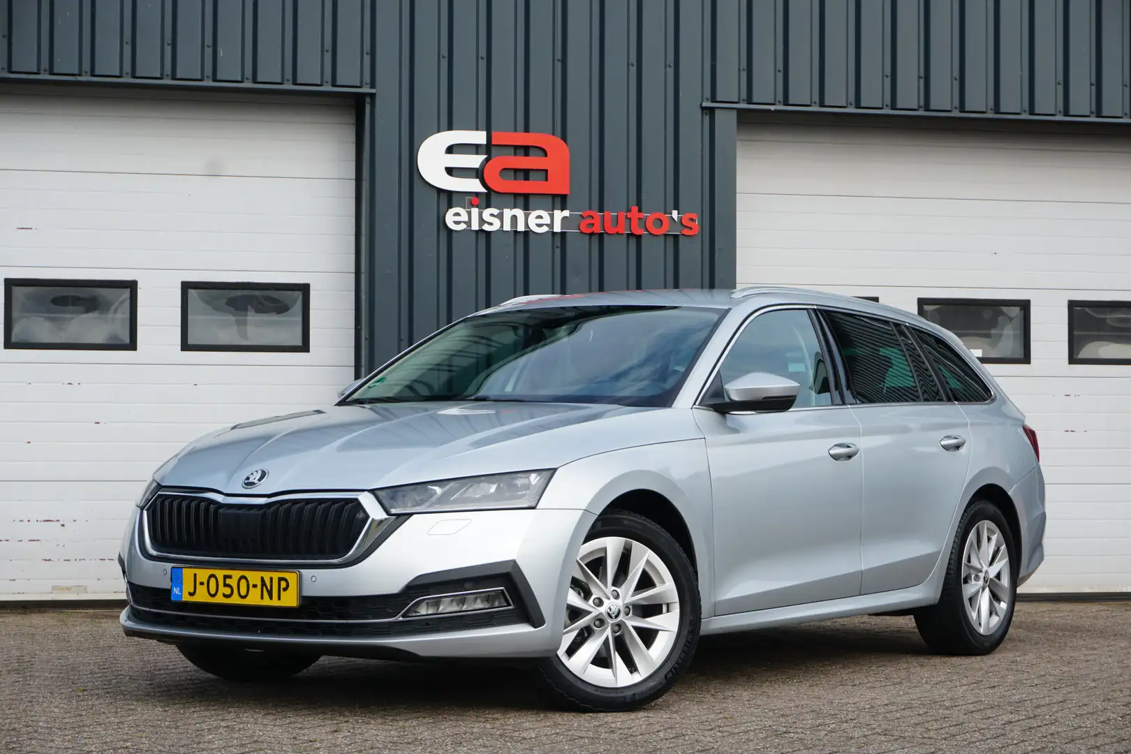 Skoda Octavia Combi 1.5 TSI First Edition | TREKHAAK | KEYLESS | Grijs - 1