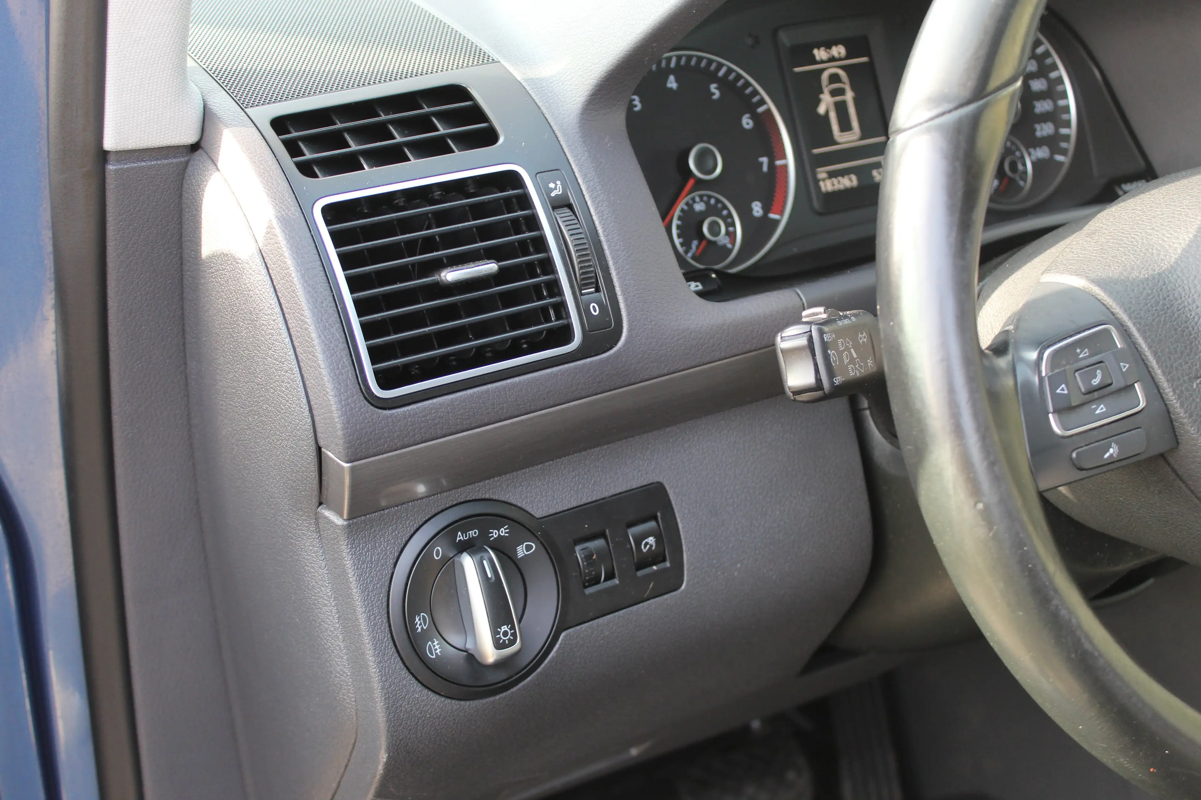 Volkswagen Cross Touran Cross — photo 14