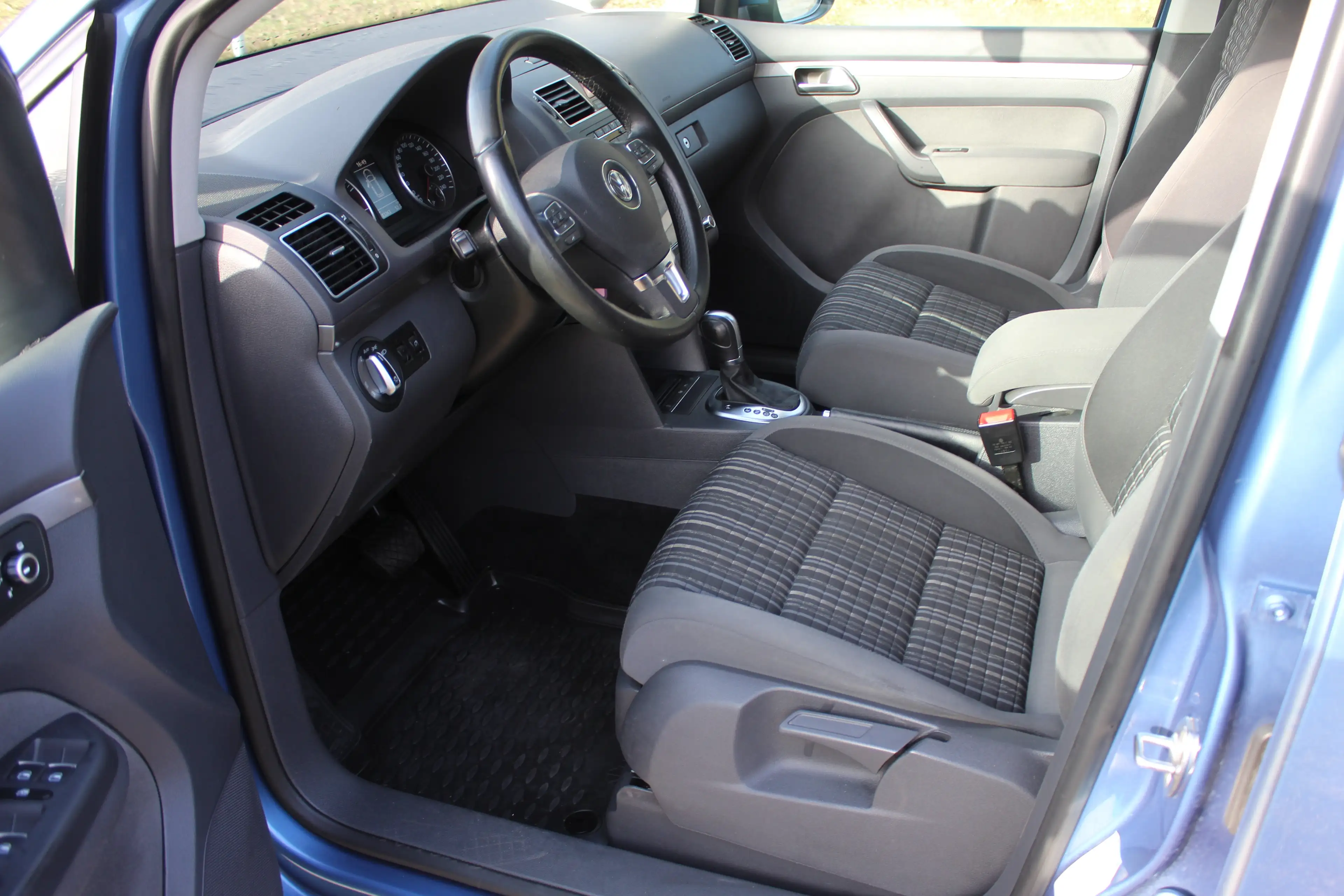 Volkswagen Cross Touran Cross — photo 13