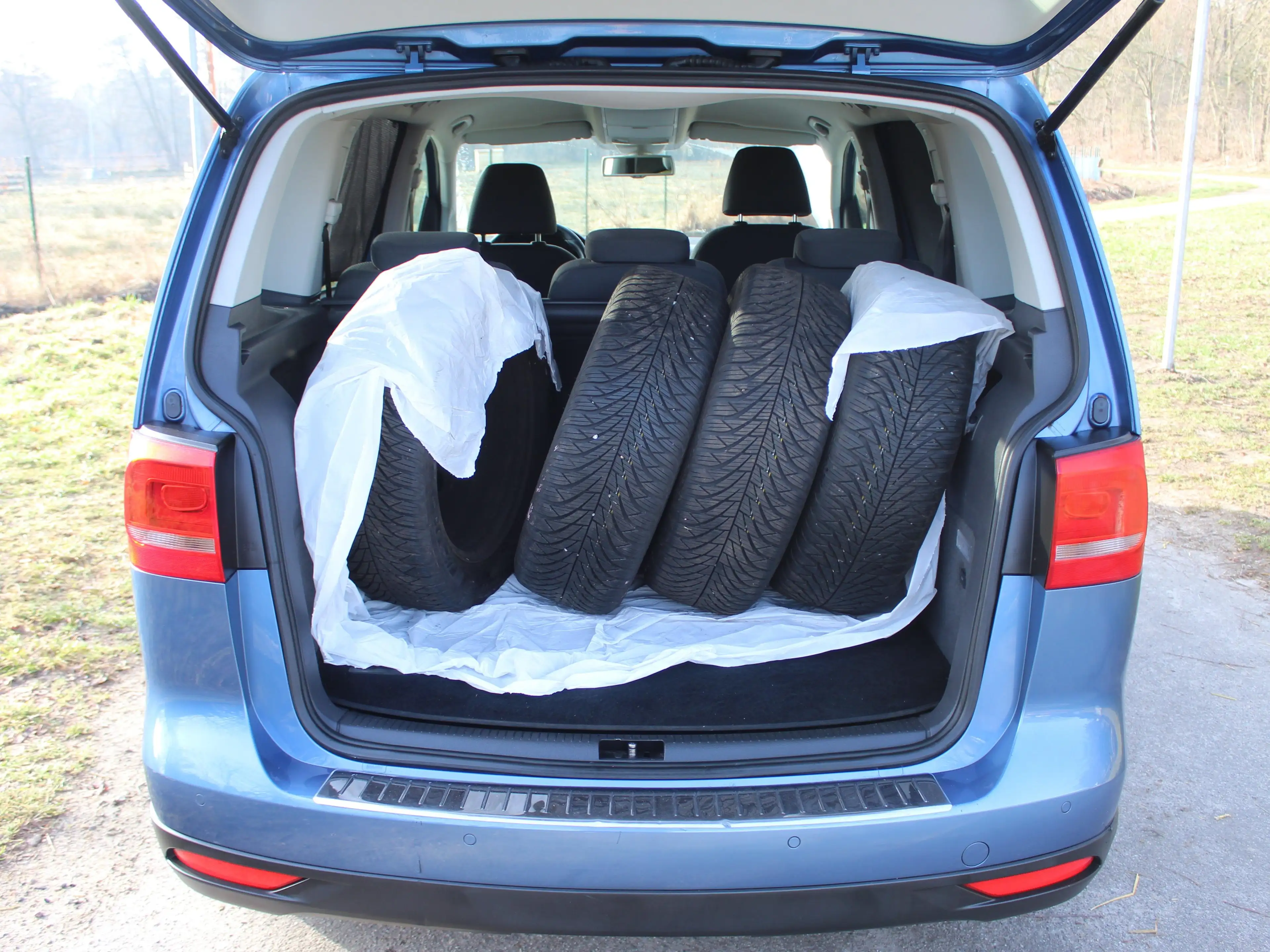 Volkswagen Cross Touran Cross — photo 11
