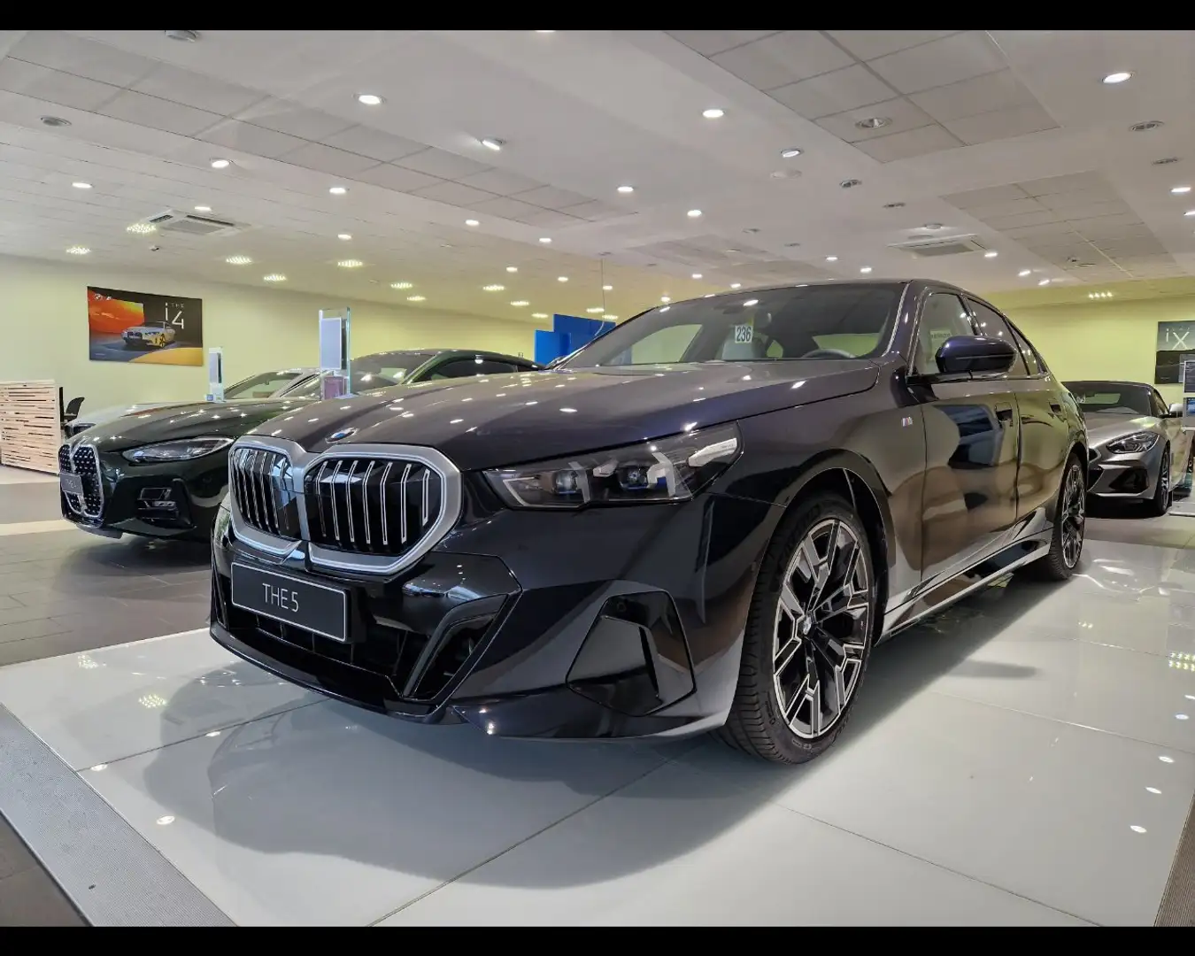 BMW 520 520D XDRIVE 2025 - KM0 | 197CV DIESEL | MSPORT Nero - 1