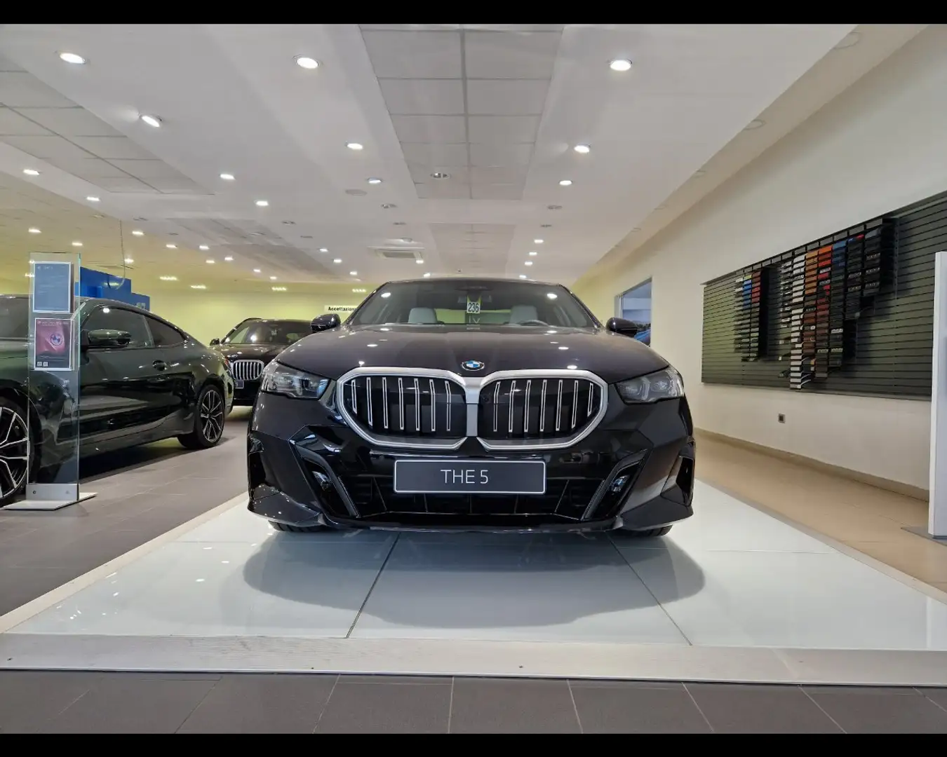 BMW 520 520D XDRIVE 2025 - KM0 | 197CV DIESEL | MSPORT Nero - 2