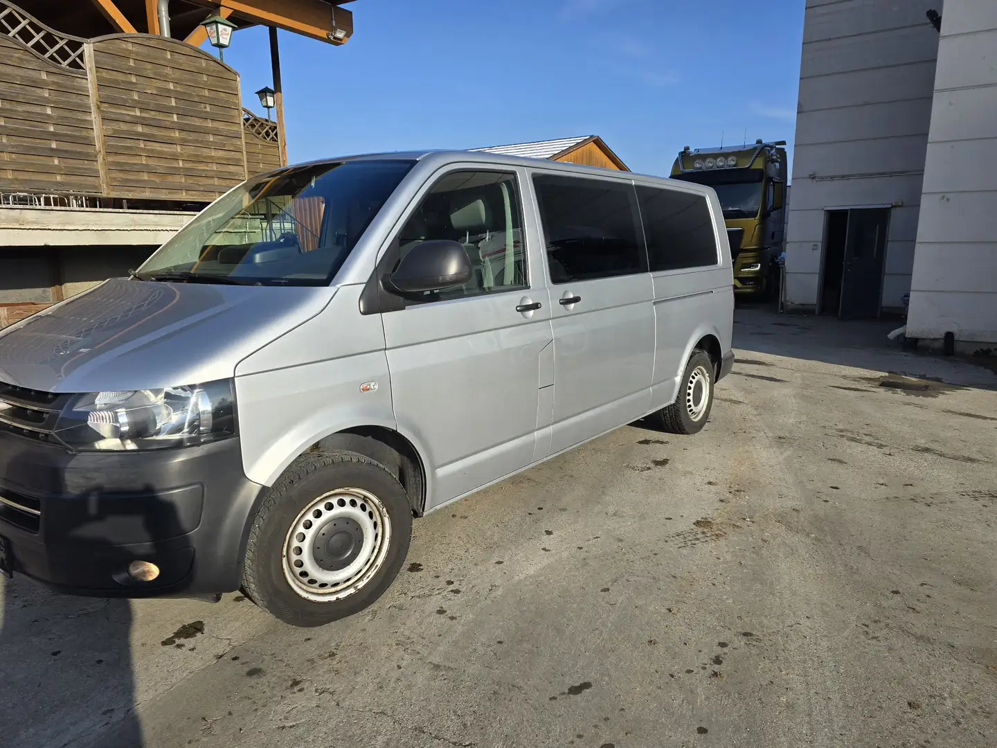 Volkswagen T5 Kombi HD-Kombi LR 2,0 TDI BMT D-PF Silber - 2