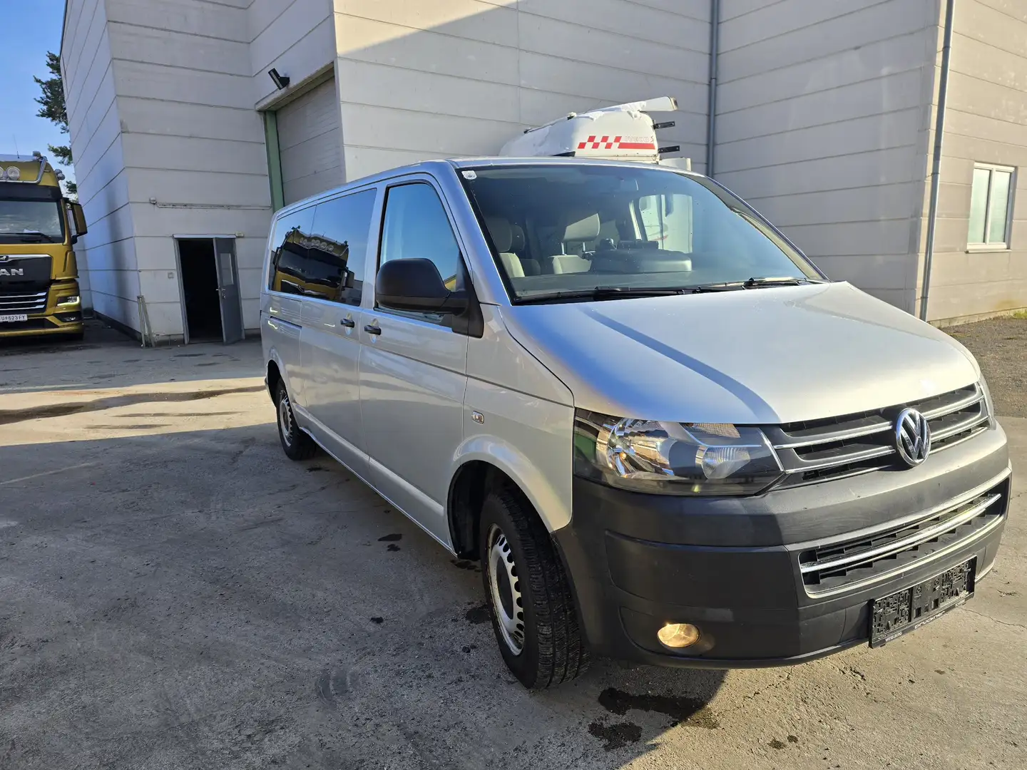 Volkswagen T5 Kombi HD-Kombi LR 2,0 TDI BMT D-PF Silber - 1