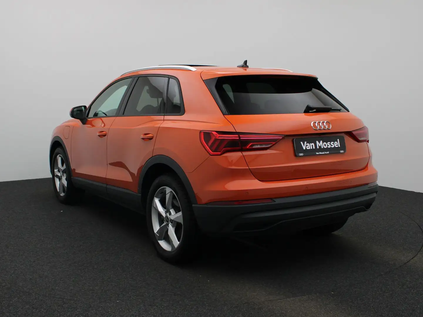 Audi Q3 45 TFSI e Advanced edition | 150 PK | Automaat | P Oranje - 2