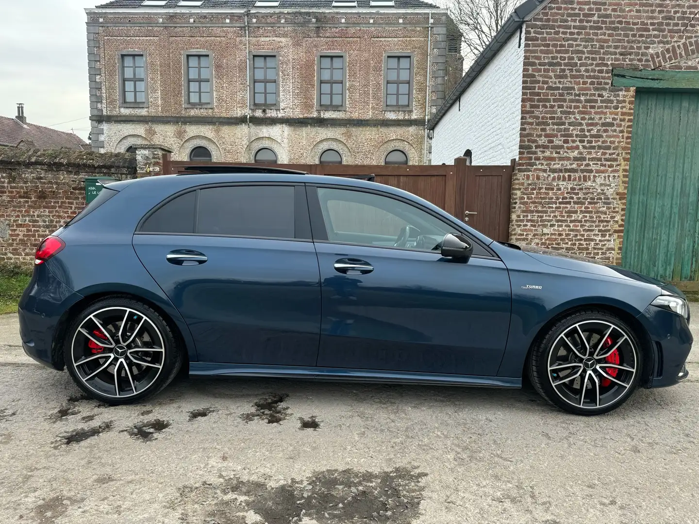 Mercedes-Benz A 35 AMG 4-Matic *PANO* *MEMO SEATS* CAM360* Modrá - 2