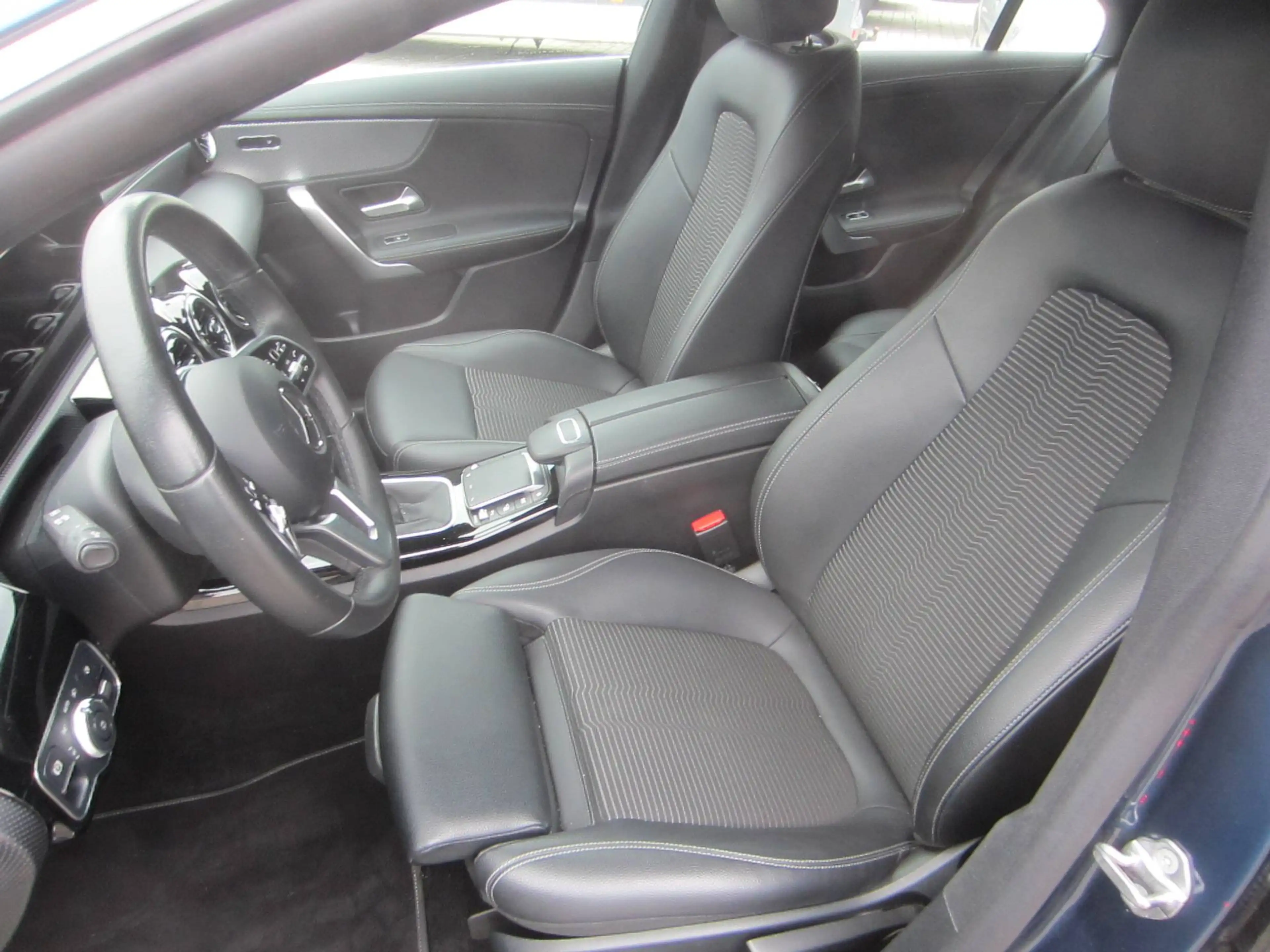 Mercedes-Benz CLA 180 CLA 180 d Business Paket LED — photo 8