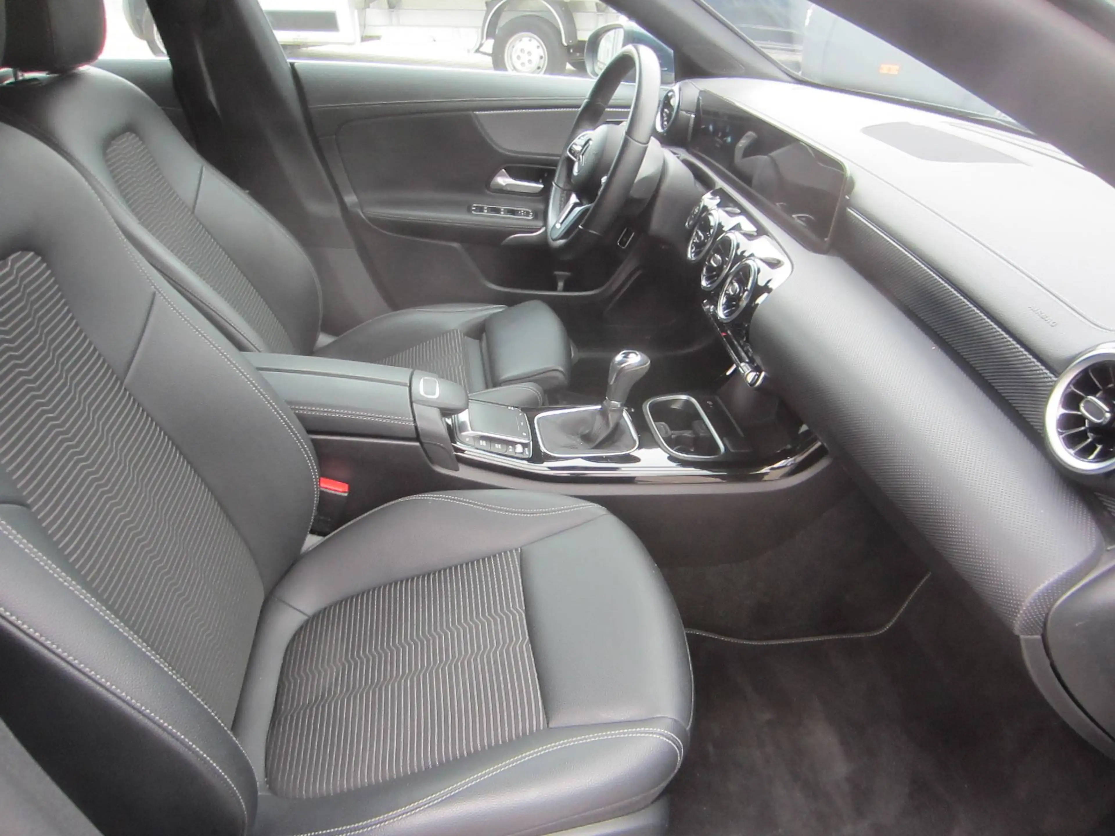 Mercedes-Benz CLA 180 CLA 180 d Business Paket LED — photo 11