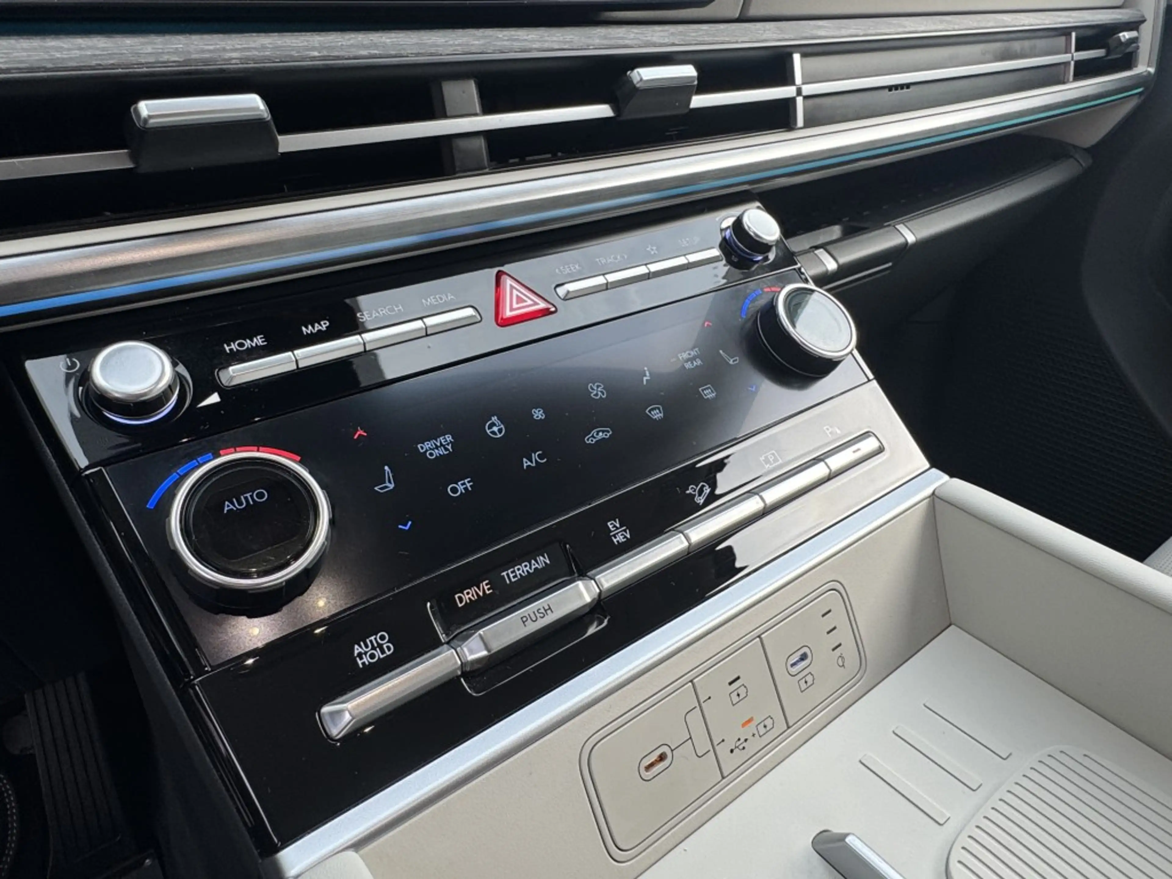 Hyundai SANTA FE 1.6 T-GDI PHEV Premium 4WD 7p Leer — photo 17