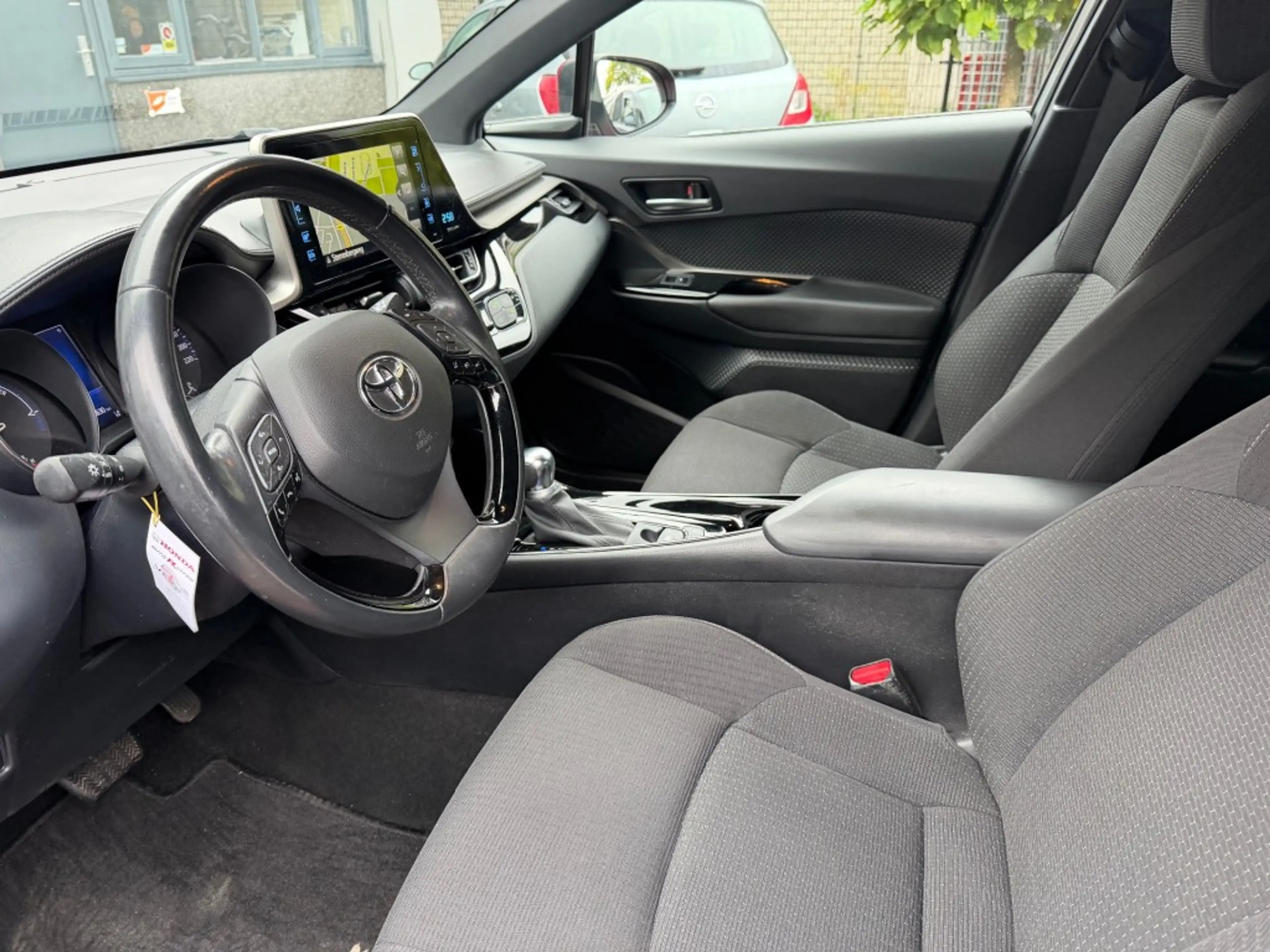 Toyota C-HR 1.8 HYBRID DYNAMIC — photo 8