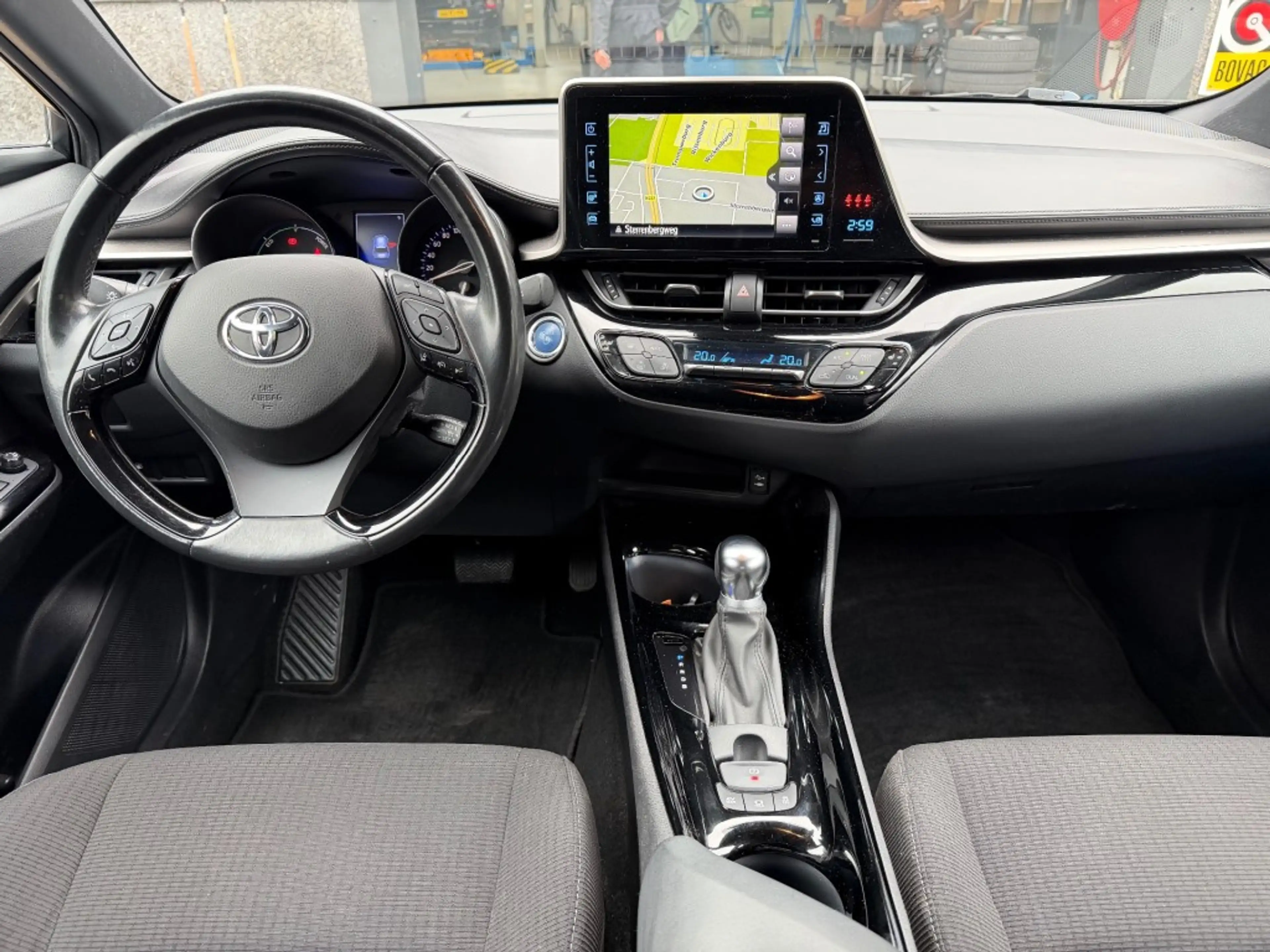 Toyota C-HR 1.8 HYBRID DYNAMIC — photo 11