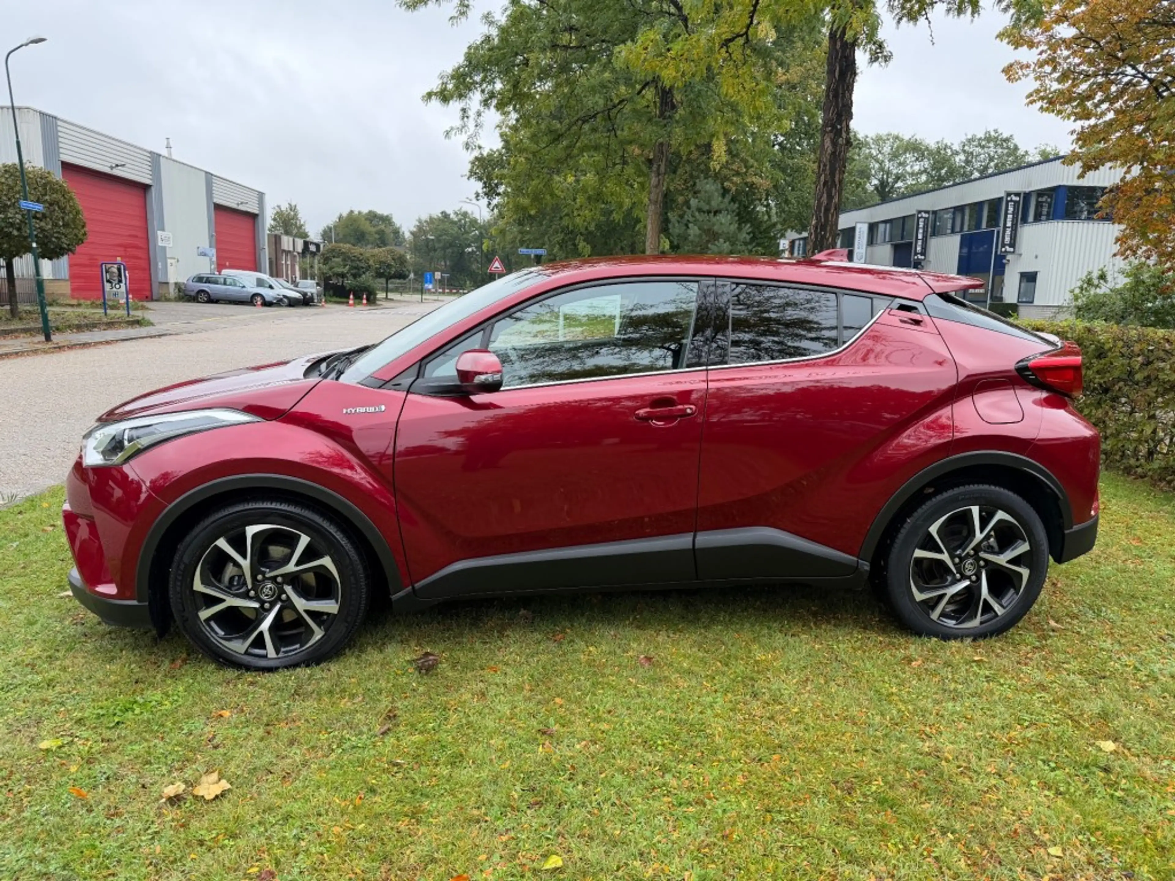 Toyota C-HR 1.8 HYBRID DYNAMIC — photo 2