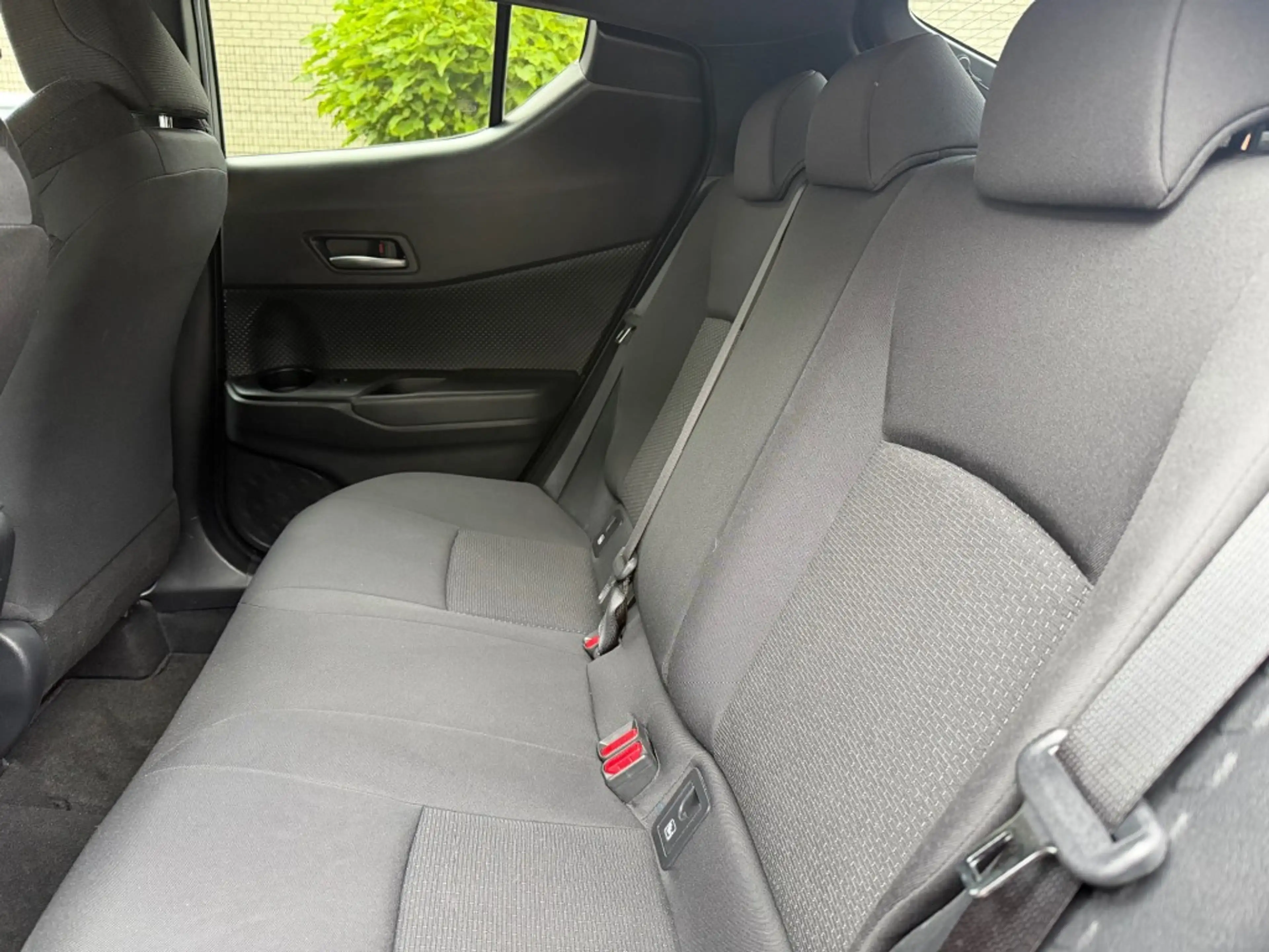 Toyota C-HR 1.8 HYBRID DYNAMIC — photo 9