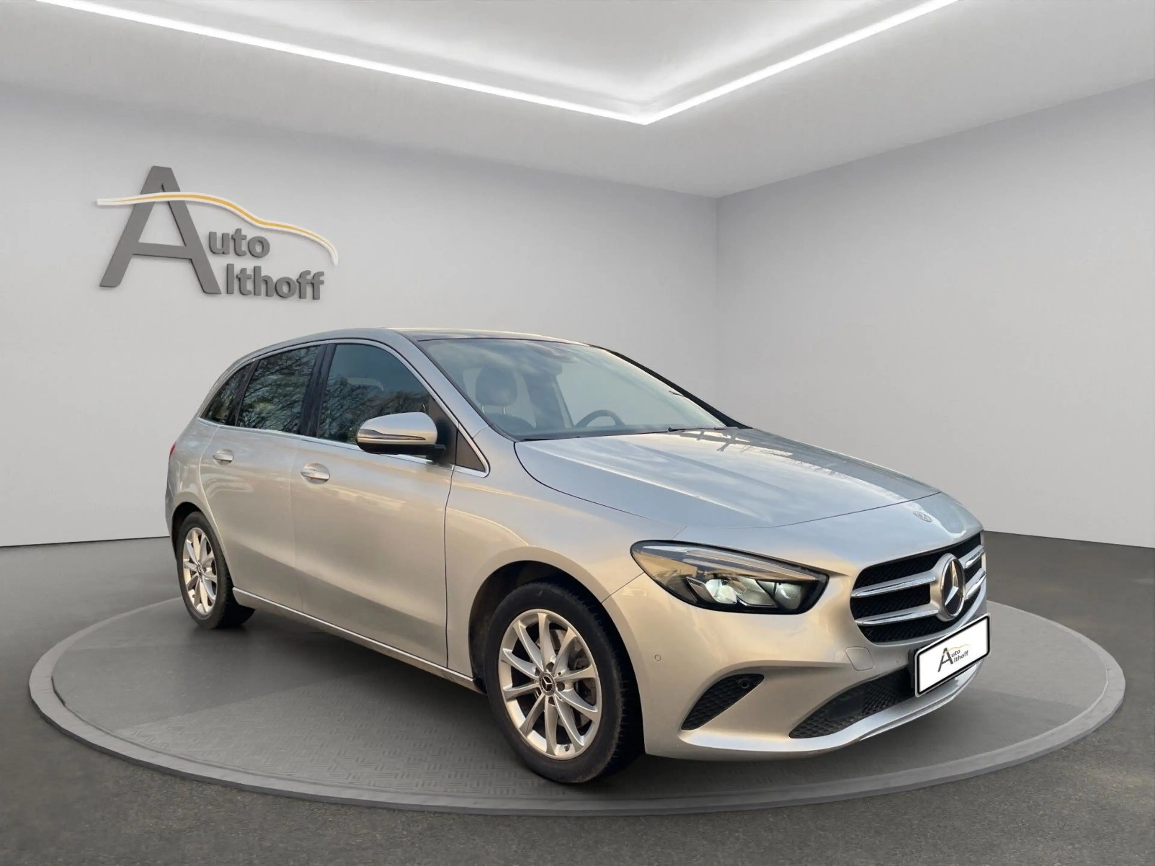 Mercedes-Benz B 220 Progressive 4Matic KAM SHZ PDC PANO