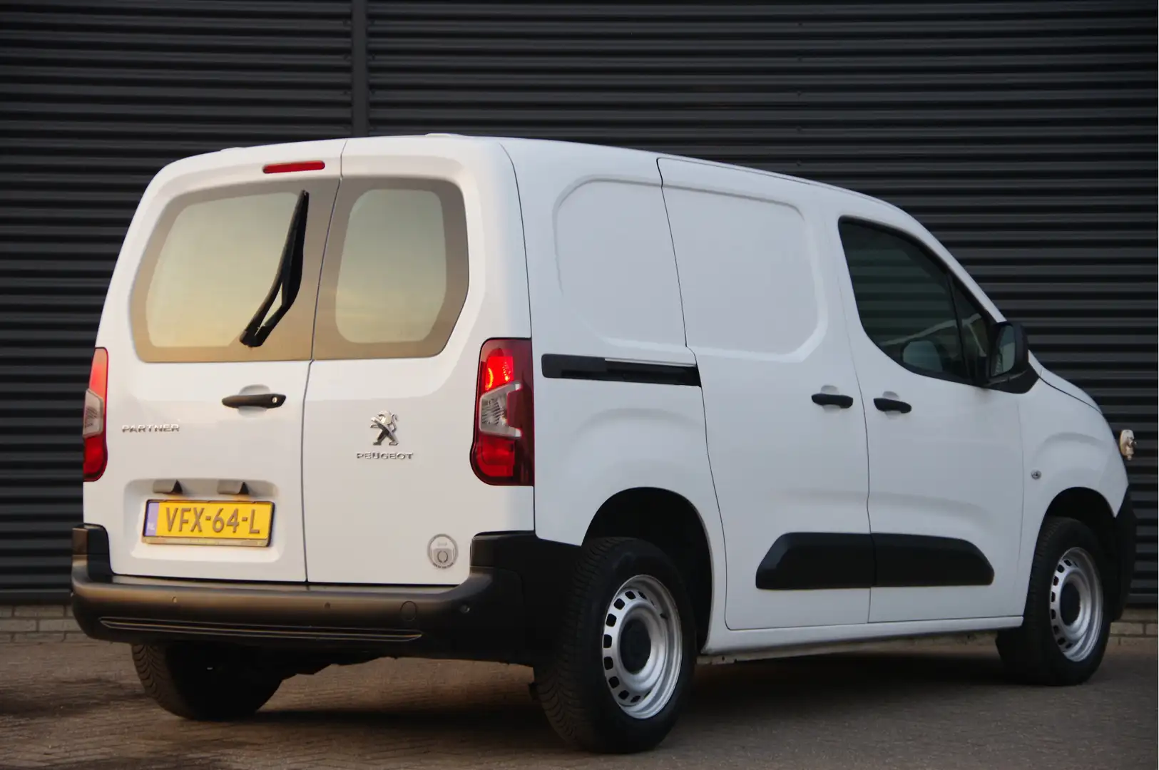 Peugeot Partner 1.5 BlueHDI NL AUTO, APPLE CARPLAY, CRUISE, PARKEE Wit - 2
