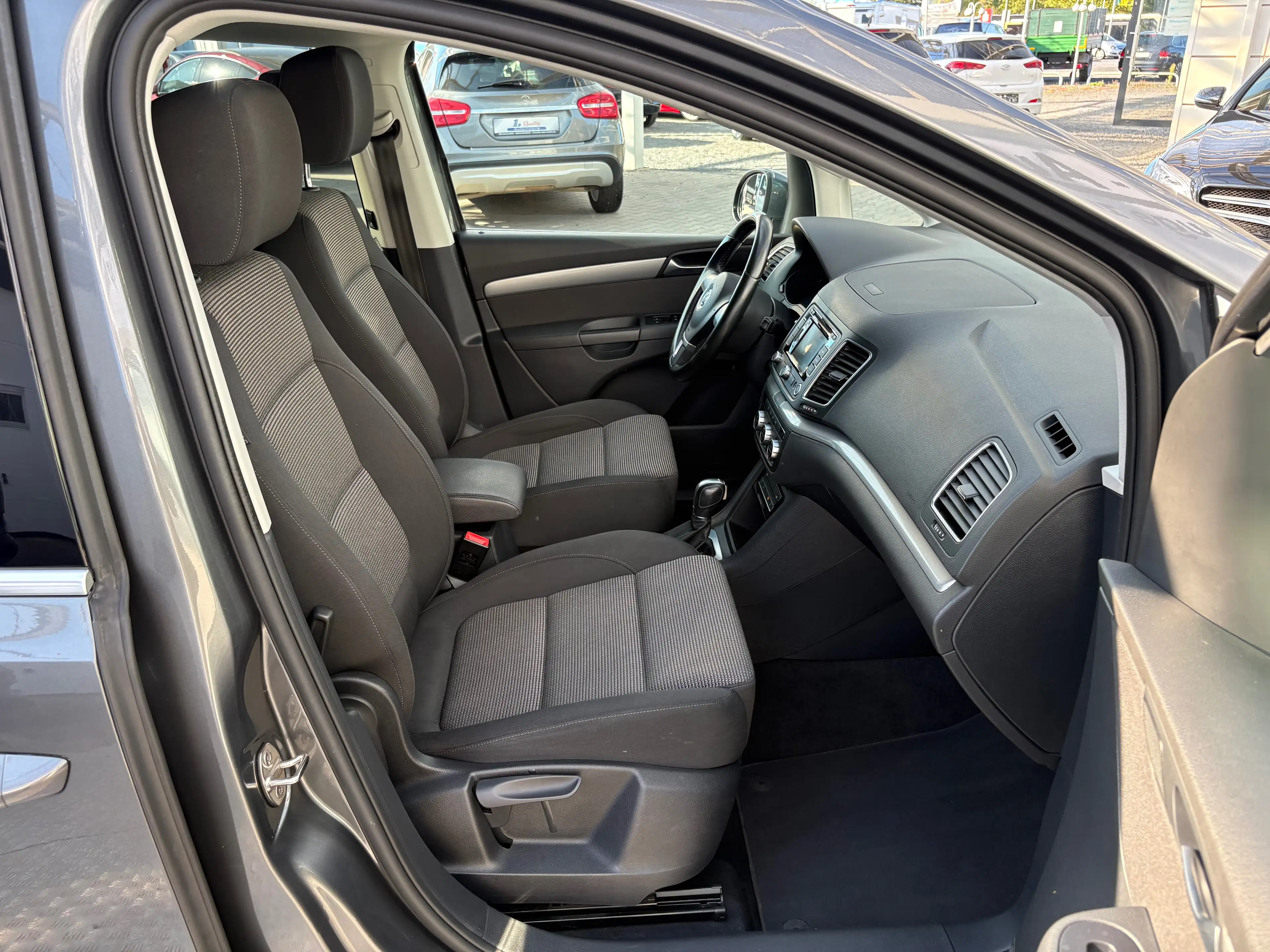 Volkswagen Sharan 2.0 TDI DSG Comfortline 7SITZE*NAVI*EL_TÜREN*ALU*GEPFLEGT — photo 13