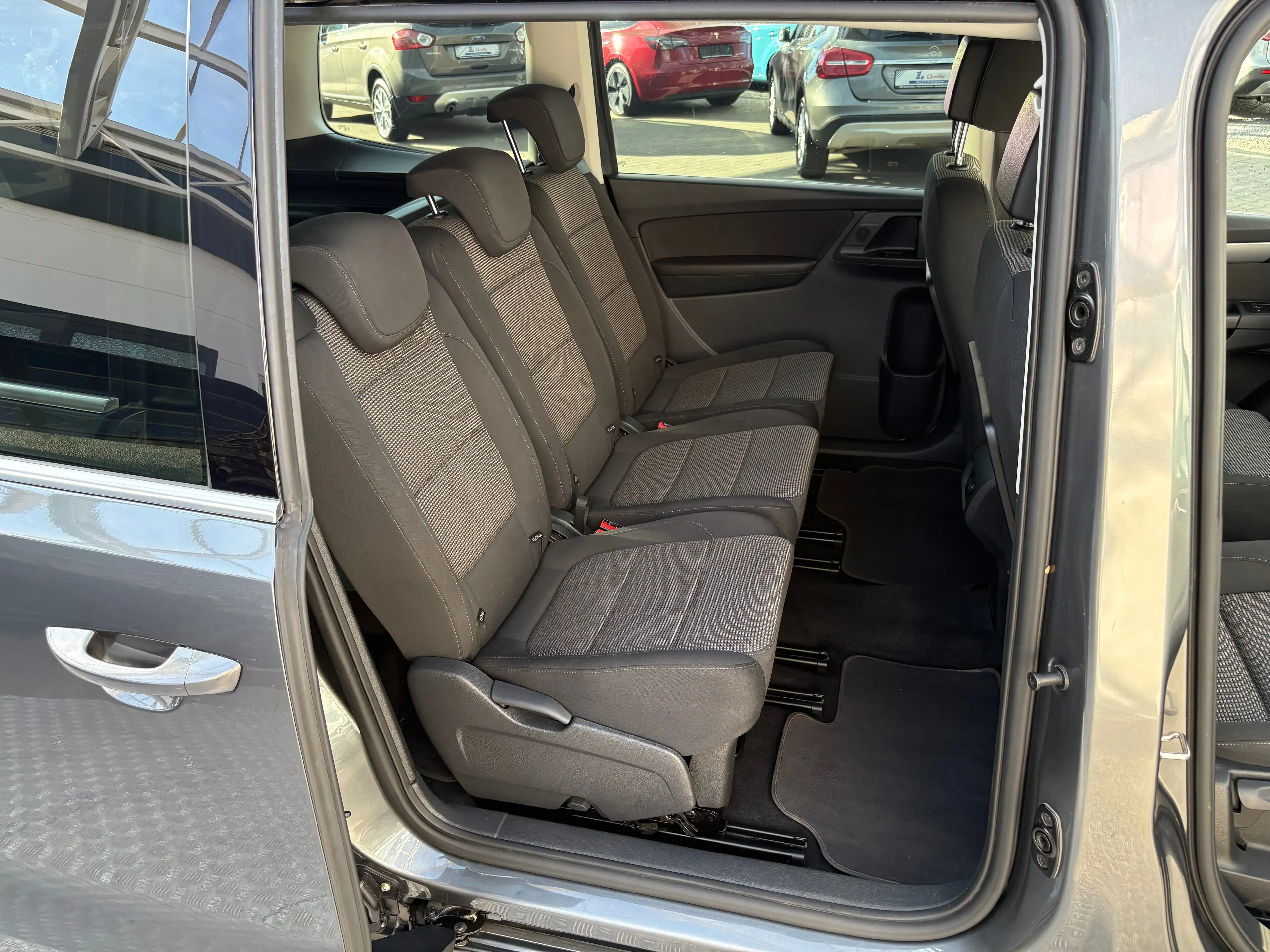 Volkswagen Sharan 2.0 TDI DSG Comfortline 7SITZE*NAVI*EL_TÜREN*ALU*GEPFLEGT — photo 14