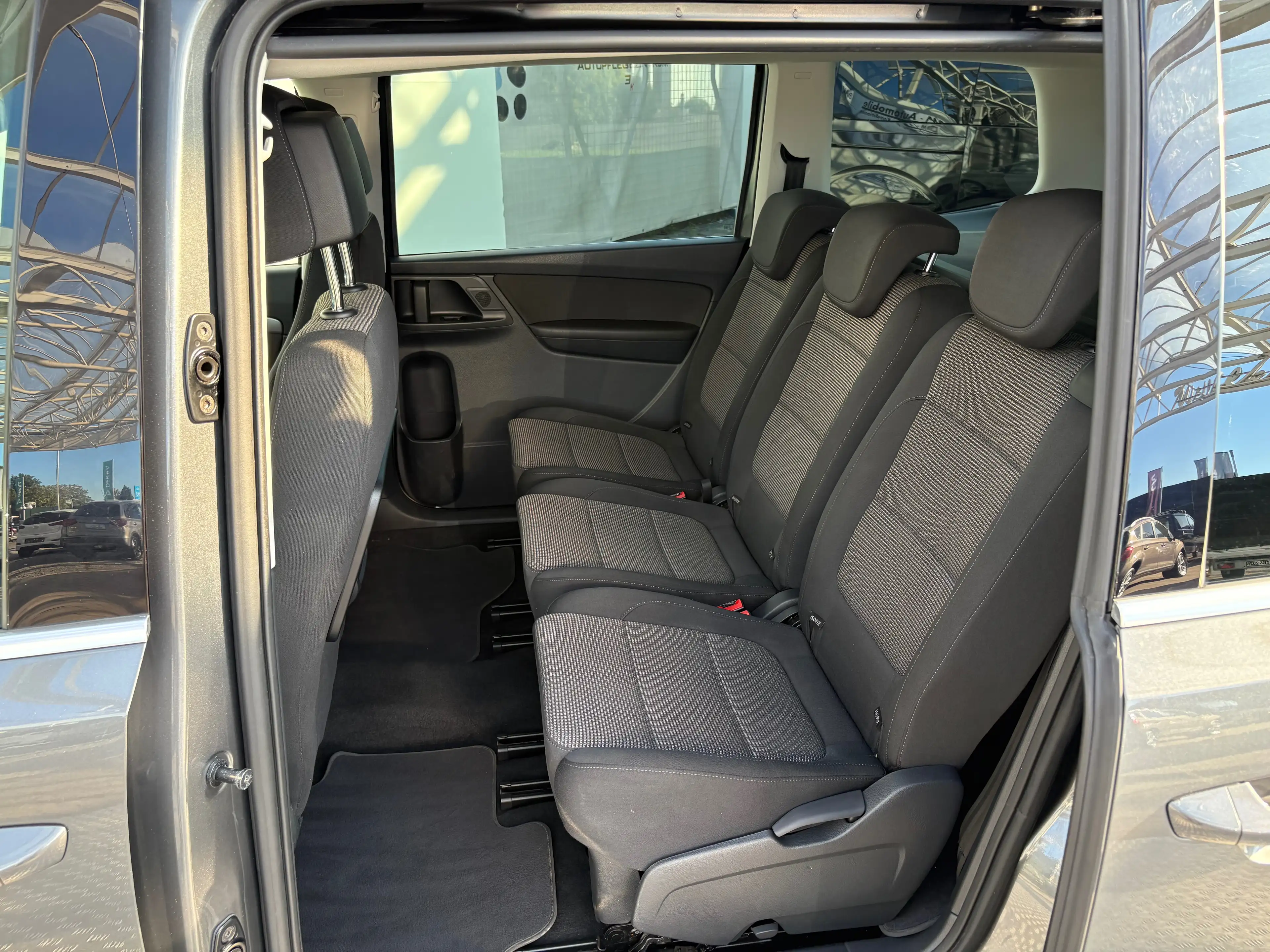 Volkswagen Sharan 2.0 TDI DSG Comfortline 7SITZE*NAVI*EL_TÜREN*ALU*GEPFLEGT — photo 11