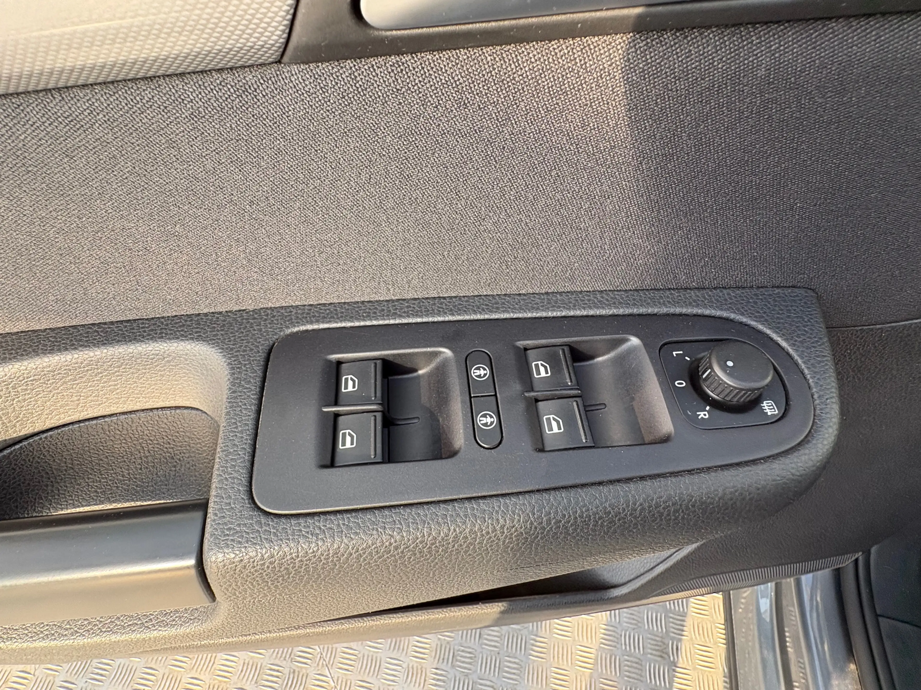 Volkswagen Sharan 2.0 TDI DSG Comfortline 7SITZE*NAVI*EL_TÜREN*ALU*GEPFLEGT — photo 24