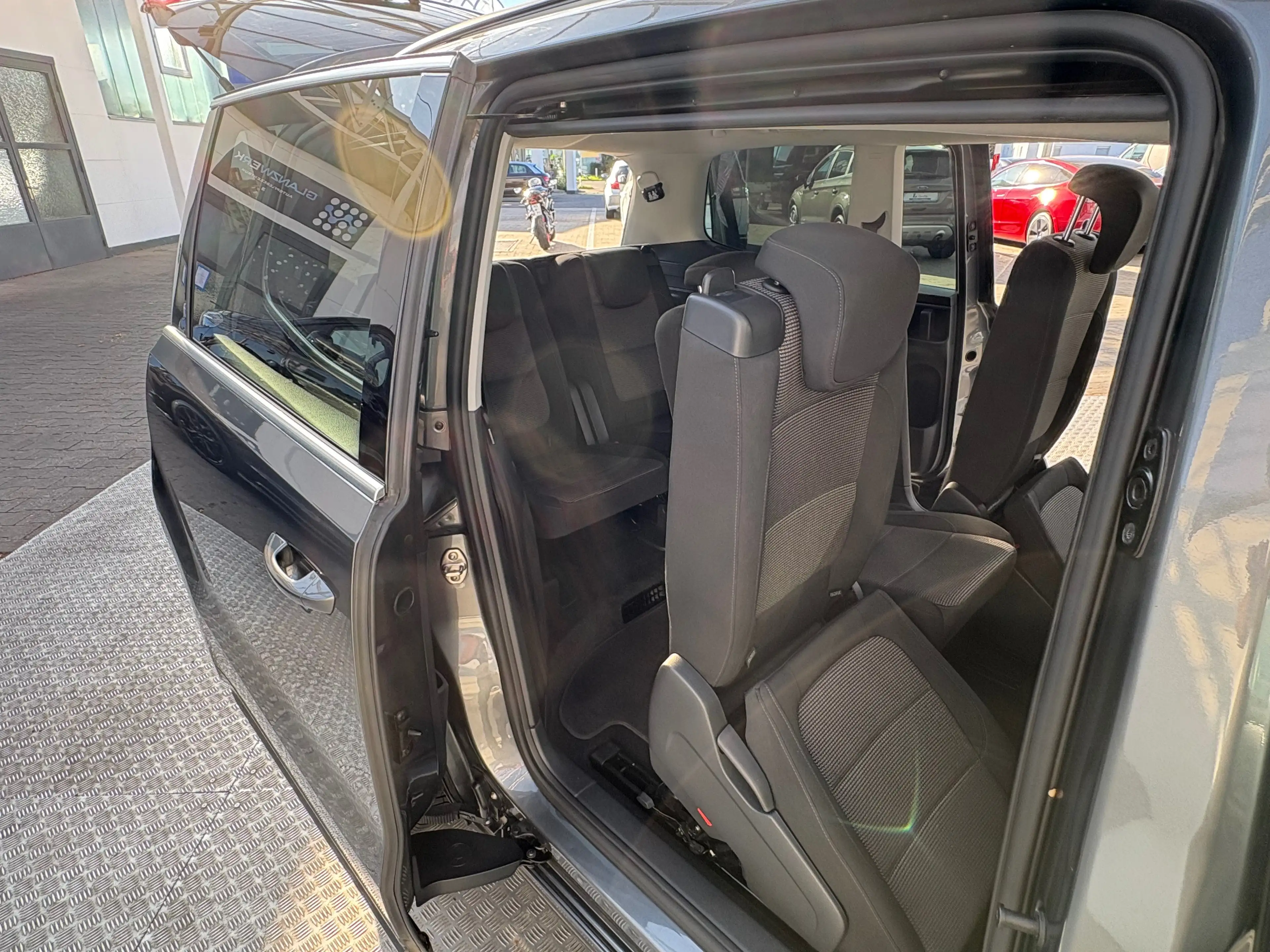 Volkswagen Sharan 2.0 TDI DSG Comfortline 7SITZE*NAVI*EL_TÜREN*ALU*GEPFLEGT — photo 16