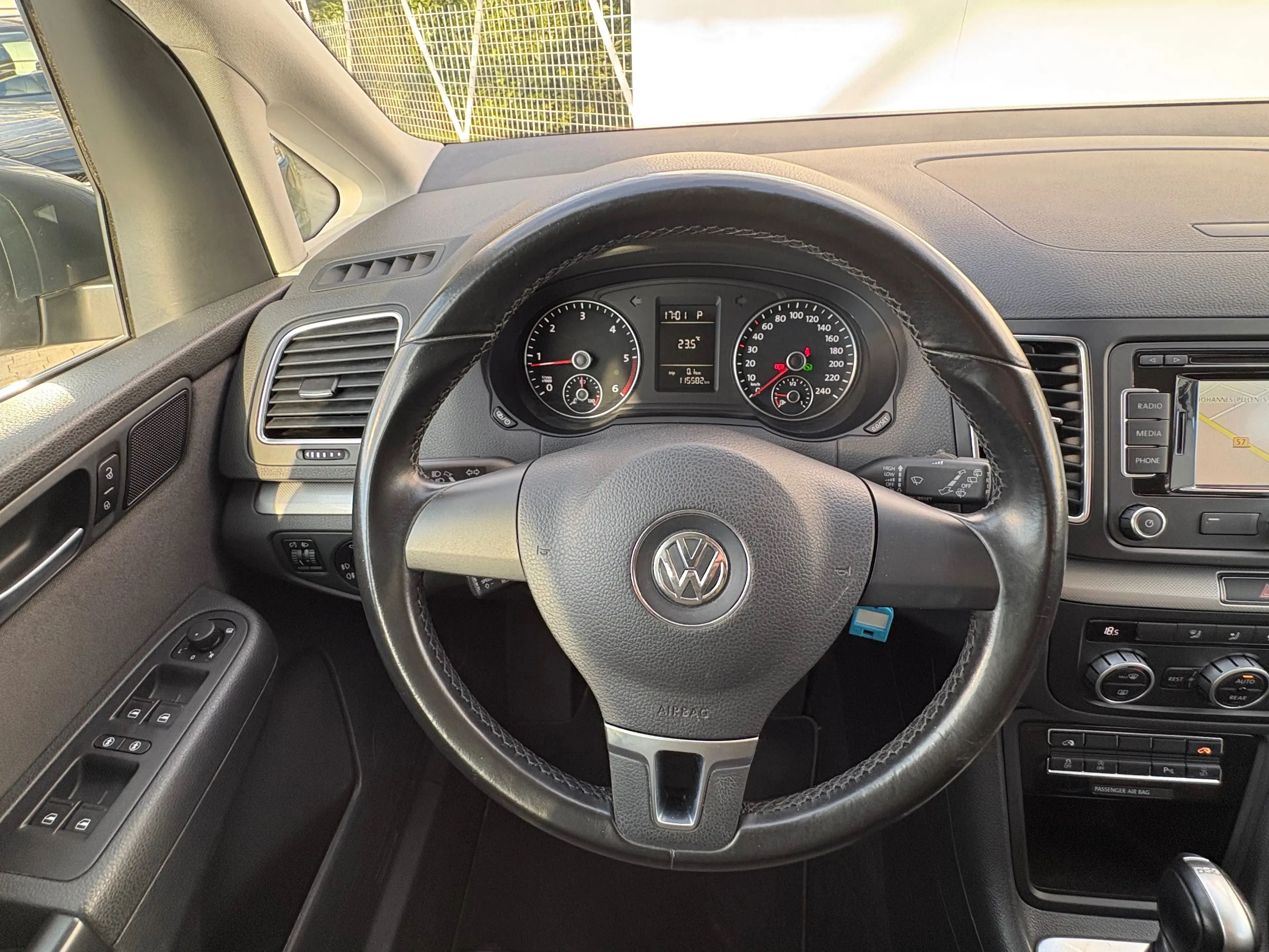 Volkswagen Sharan 2.0 TDI DSG Comfortline 7SITZE*NAVI*EL_TÜREN*ALU*GEPFLEGT — photo 22