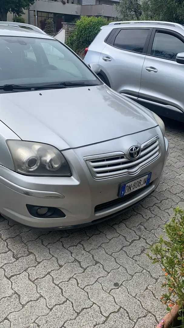 Toyota Avensis SW 2.0 td 4d - 1
