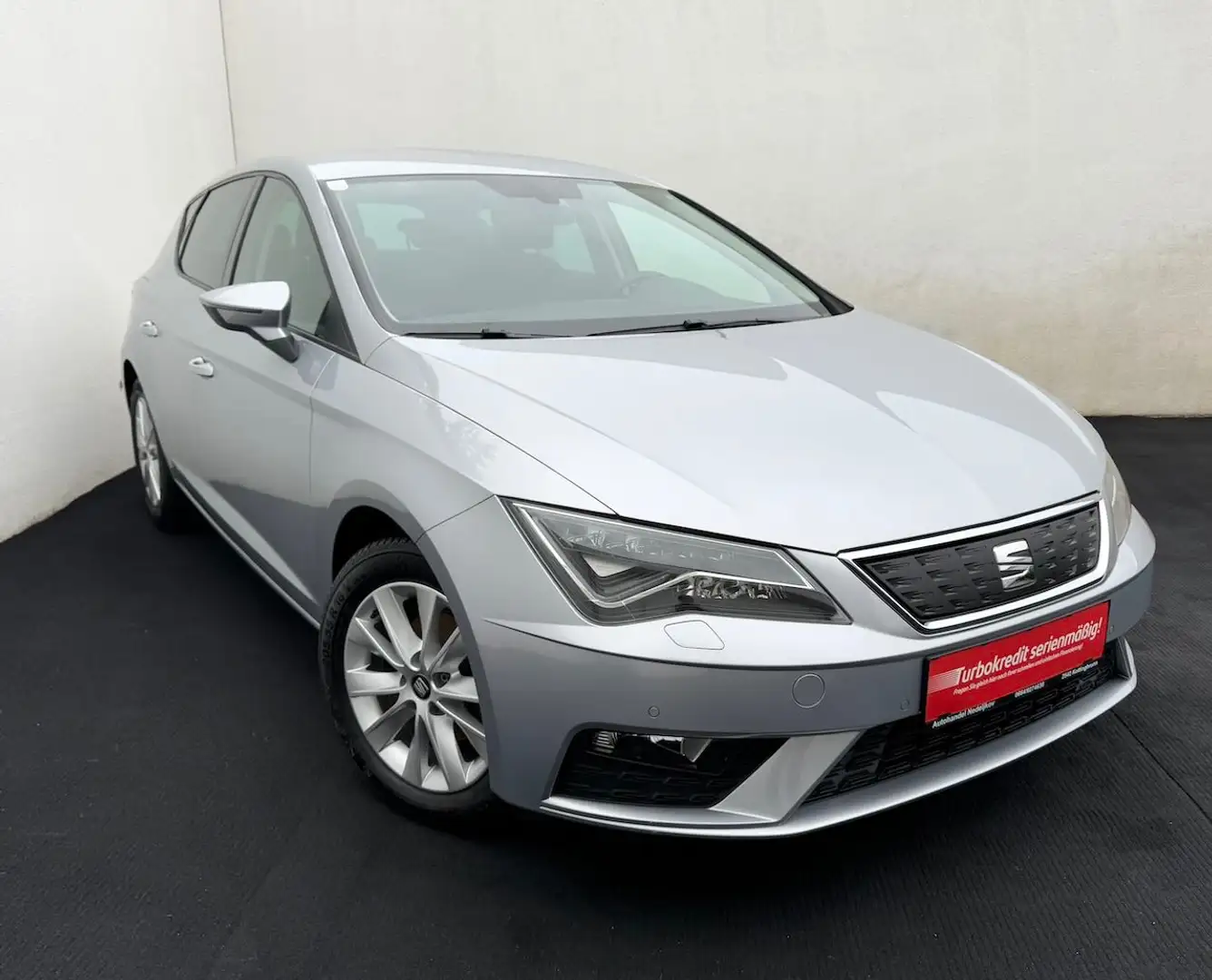 SEAT Leon Style-Edition TSI Silber - 1