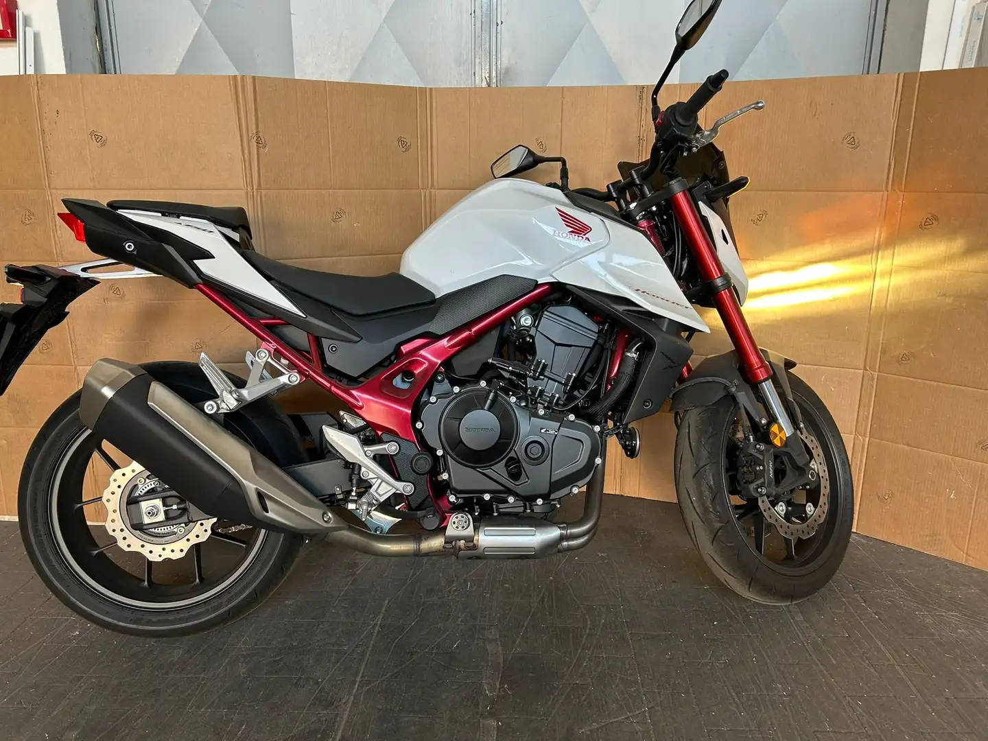 Honda CB 750 Hornet Bianco - 2