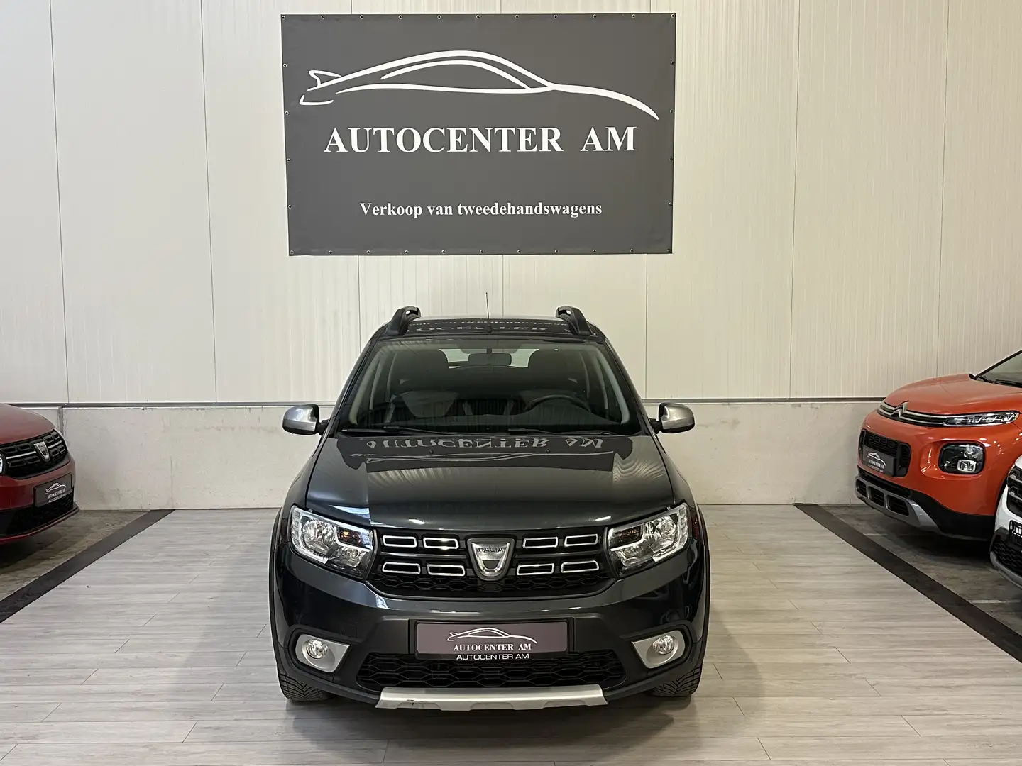 Dacia Sandero Stepway TCe 90 Prestige Navi / Cam / Cruise Grijs - 2